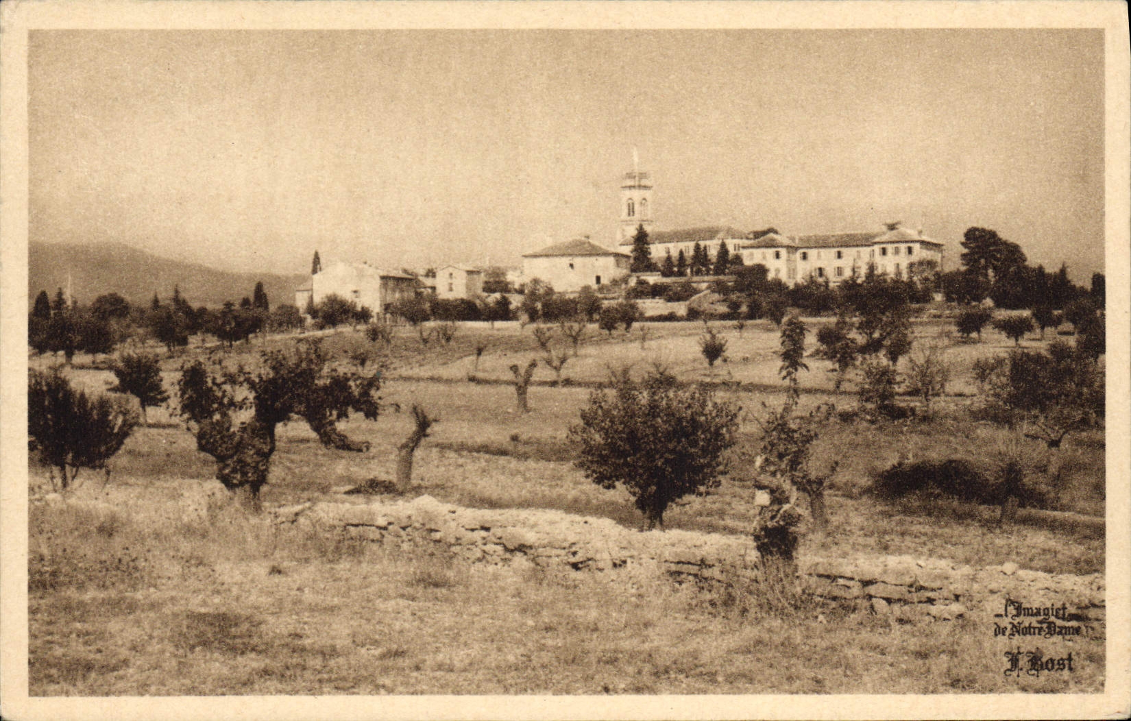 Opinión de la ayuda de Notre Dame De Bon Lablachere de la POSTAL de la VENDIMIA tomada del camino de Maisonneuve