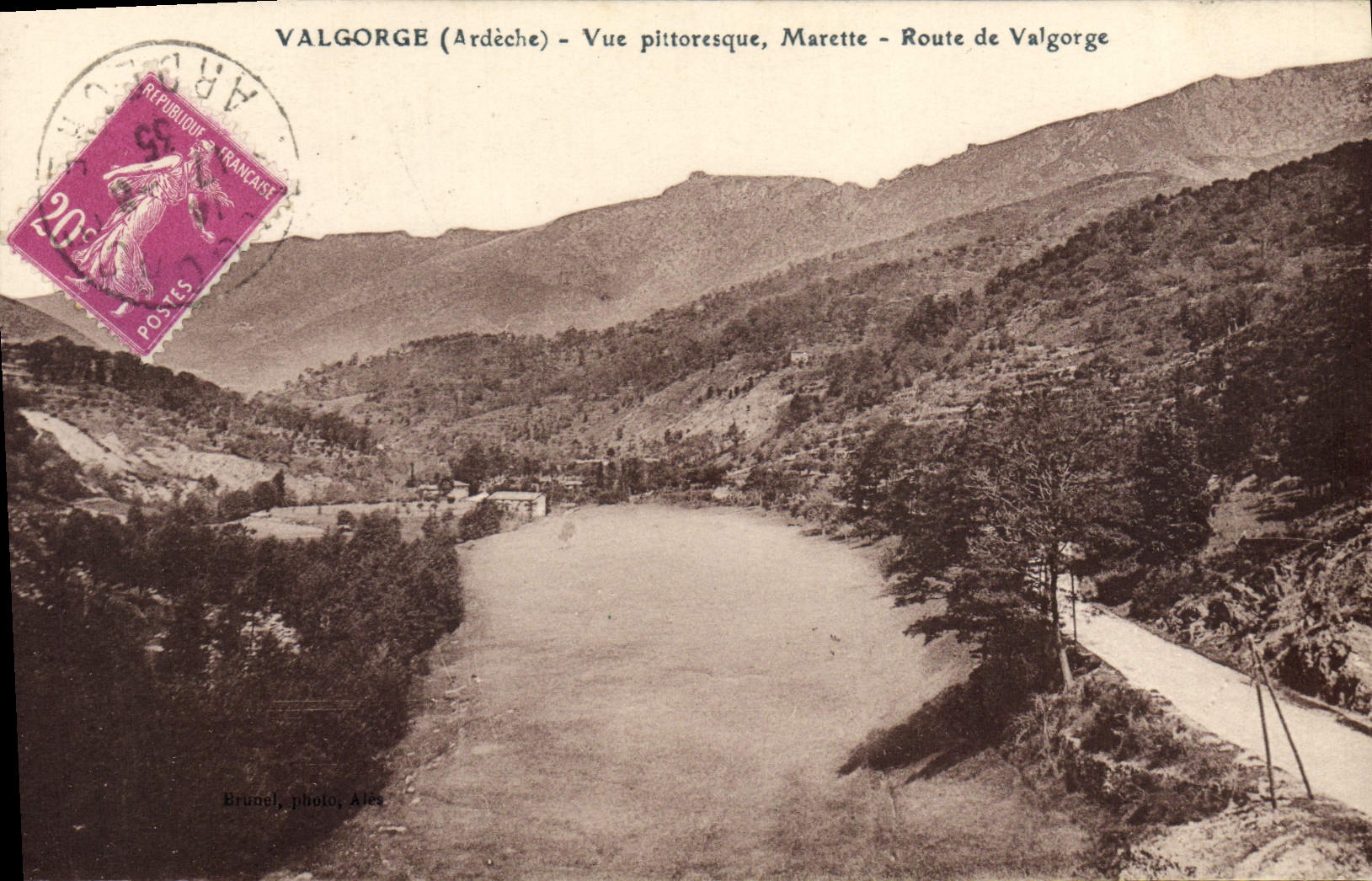 Camino pintoresco visto Valgorge de Marette de la POSTAL de la VENDIMIA de Valgorge