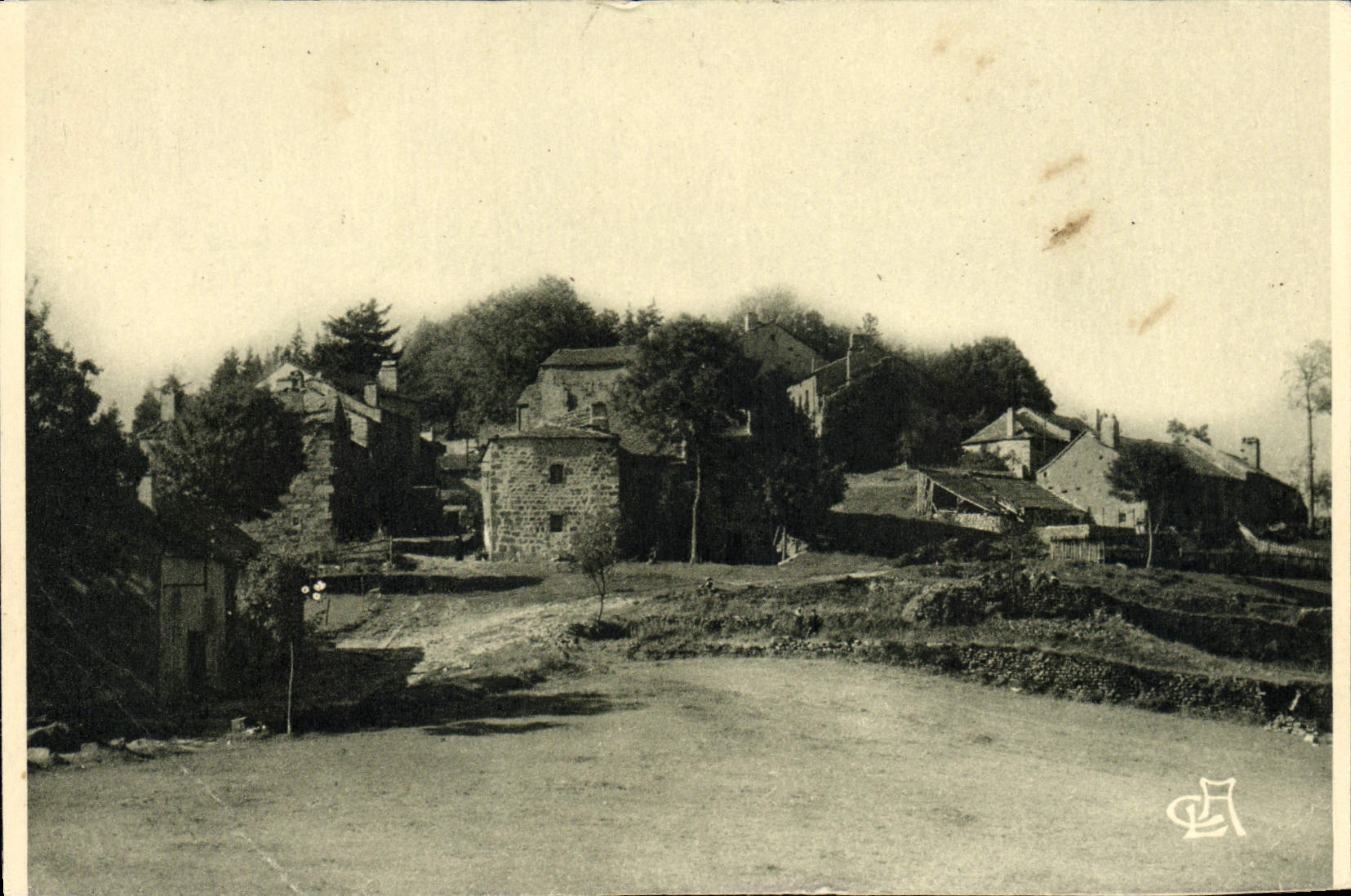 VINTAGE POSTCARD Holy Agreve the Old Village