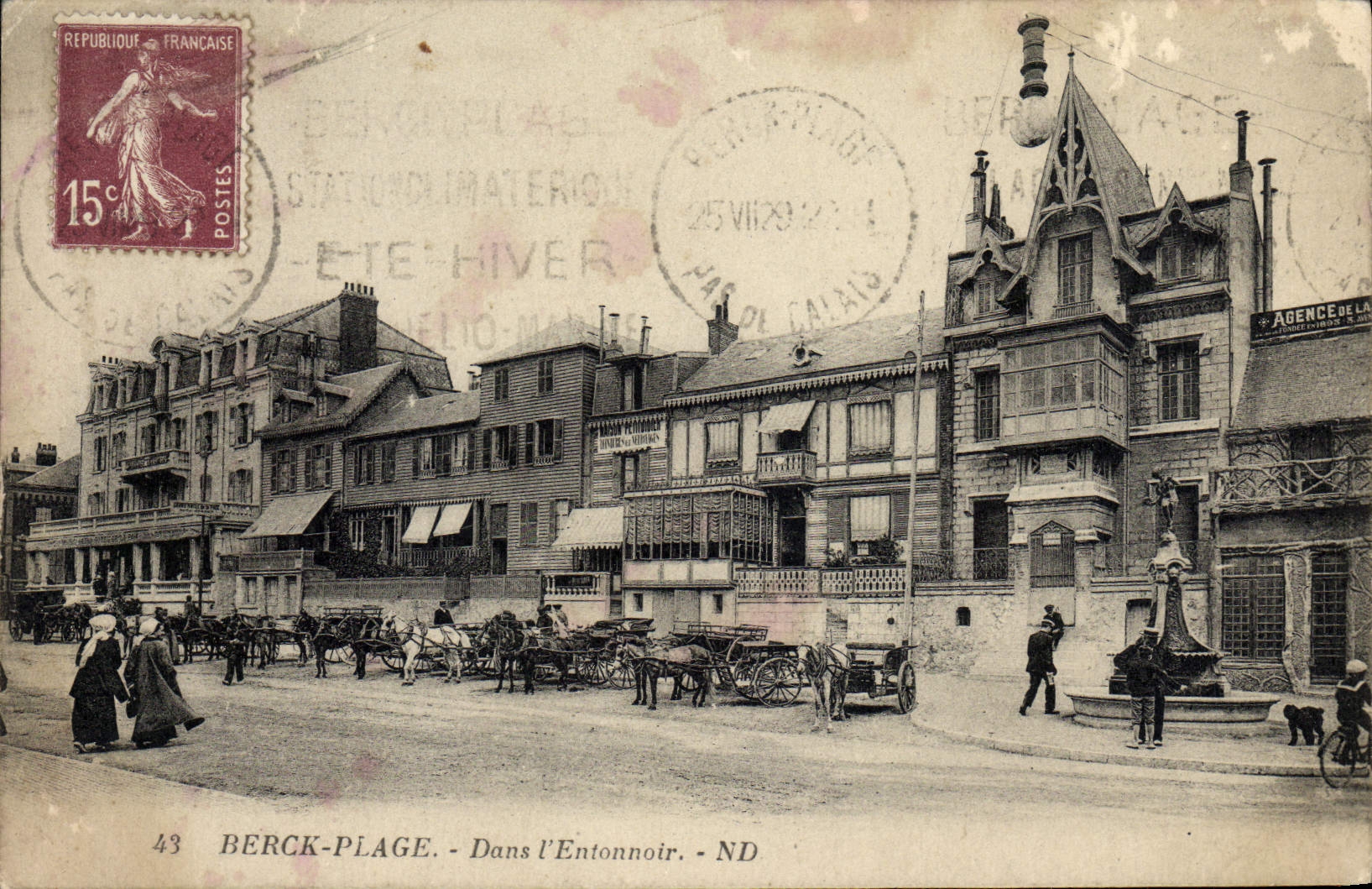 Playa de Berck de la POSTAL de la VENDIMIA en los caballos del caballo de coches del embudo