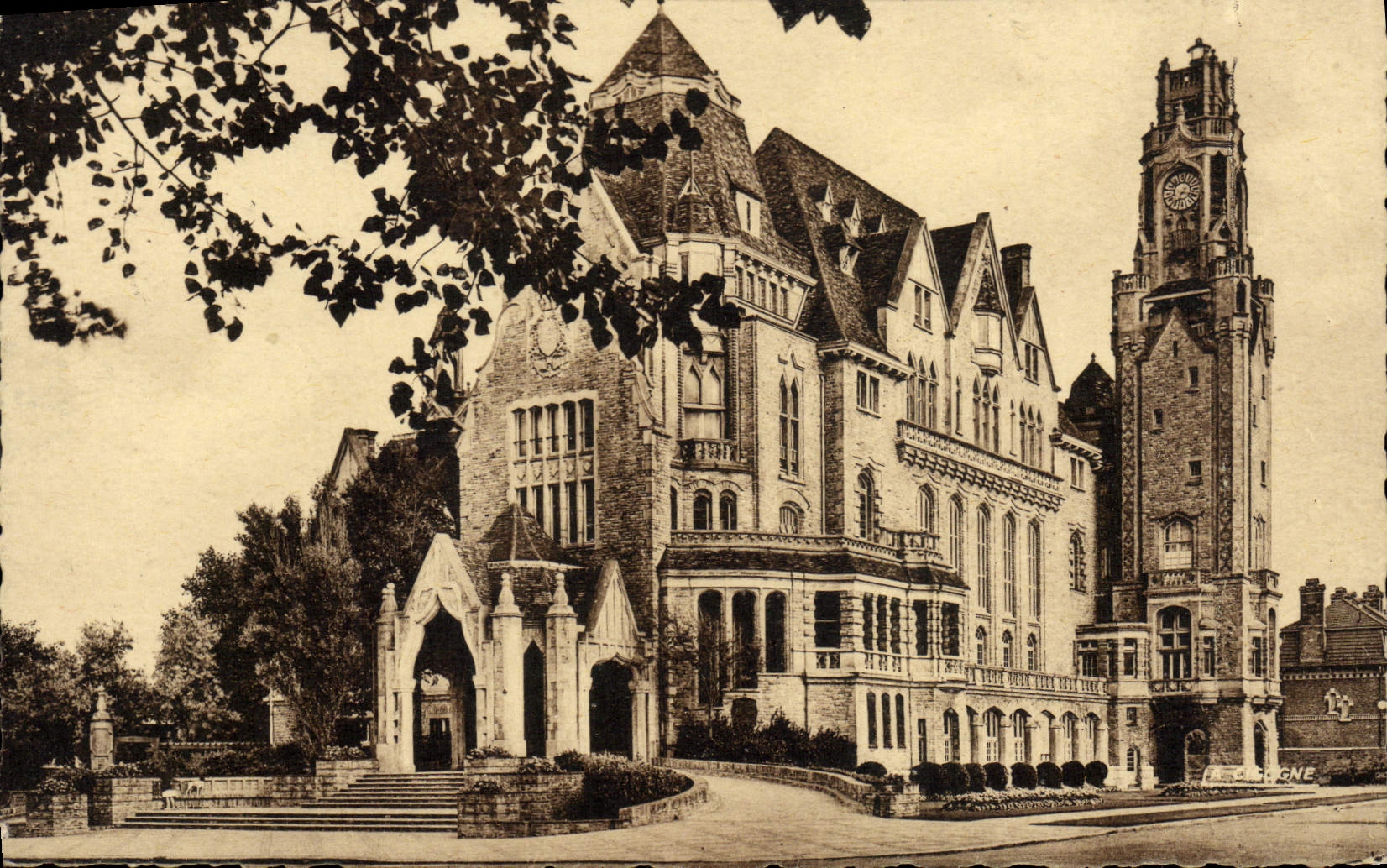 VINTAGE POSTCARD Touquet Paris Beach the Town hall