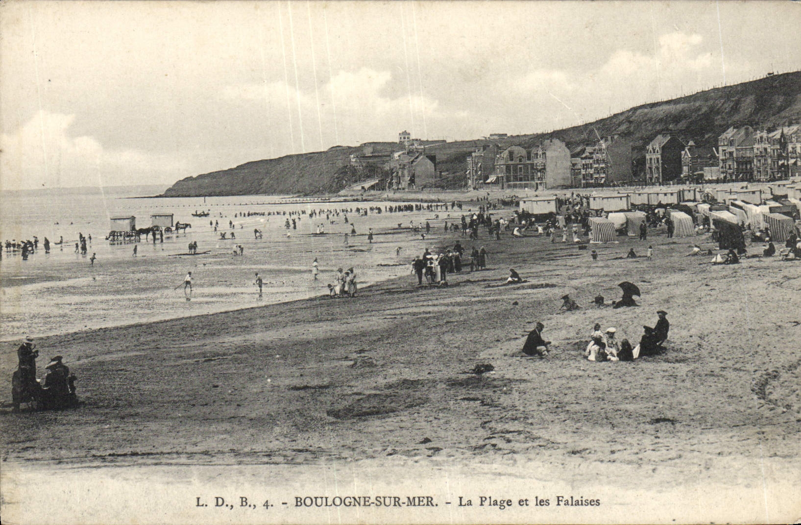 VINTAGE POSTCARD Boulogne On Sea the Beach and Cliffs