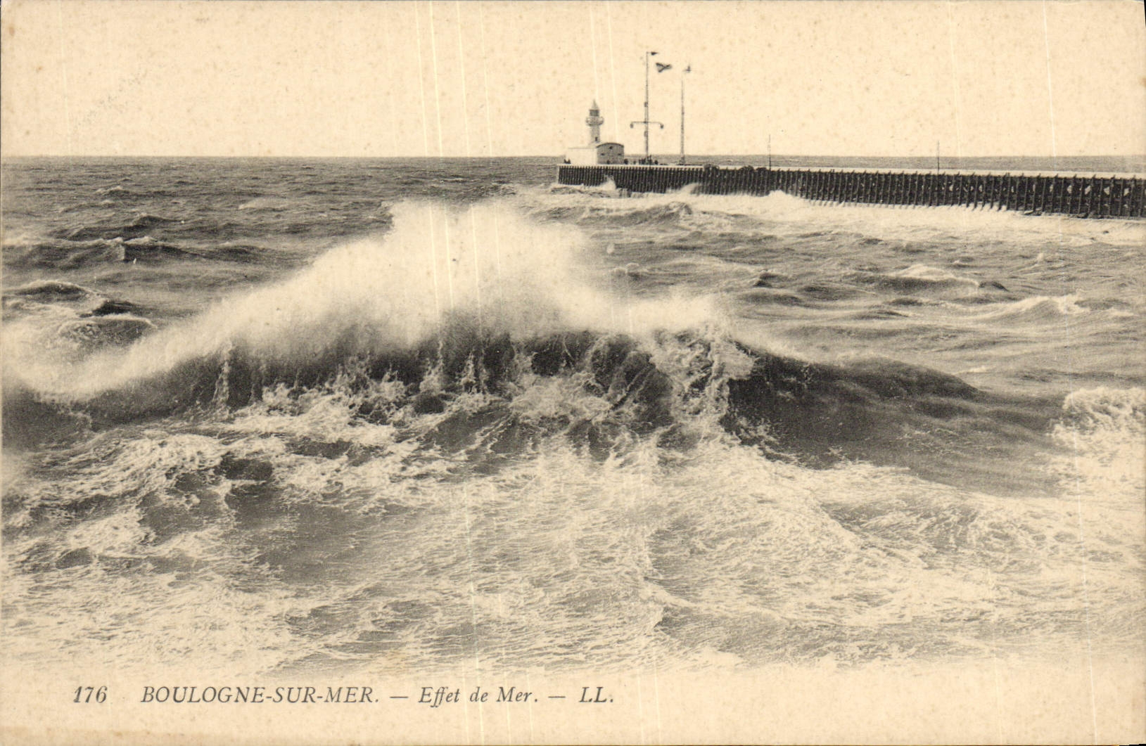 VINTAGE POSTCARD Boulogne On Sea Effect Sea