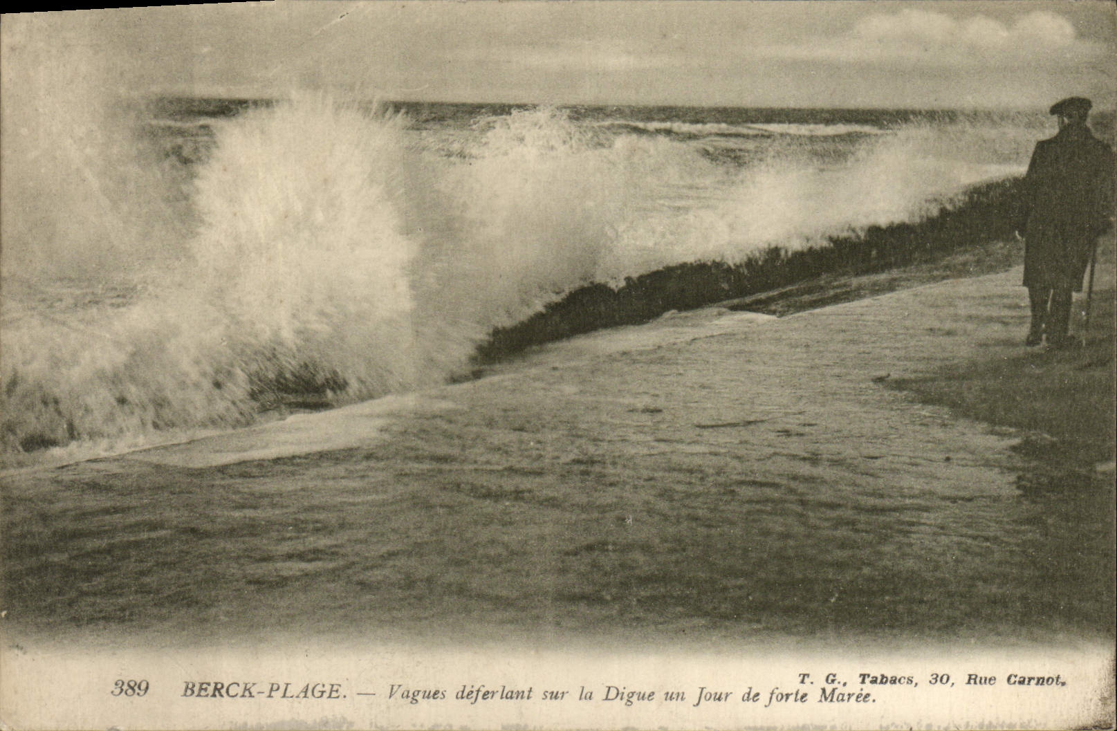 VINTAGE POSTCARD Berck Beach Vaguenesses breaking on the Dam one Day of strong Tide