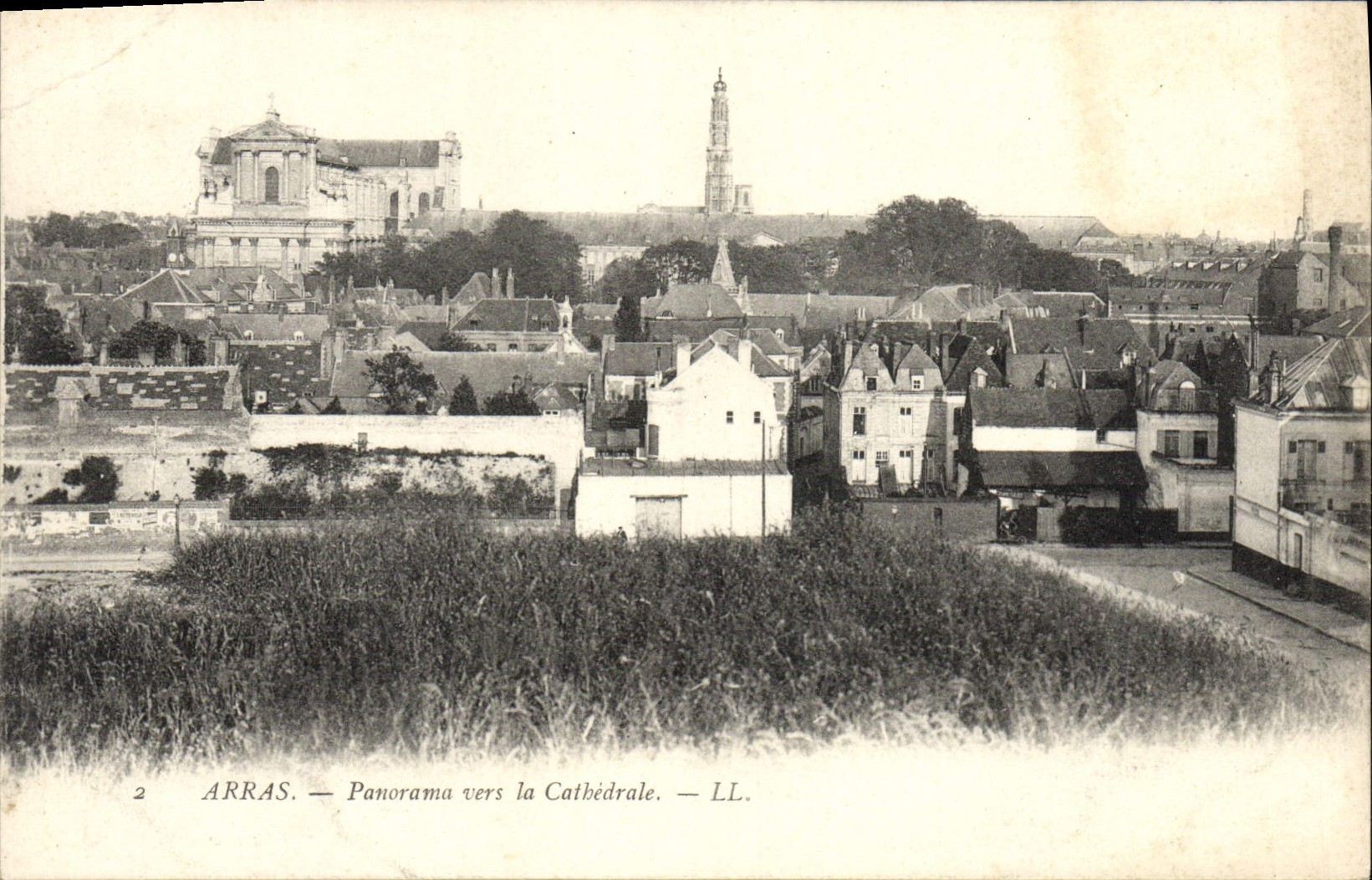 CPA Arras Panorama Vers la Cathedrale