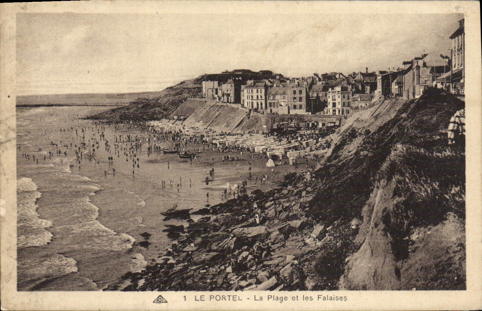 CPA Le Portel La Plage et les Falaises