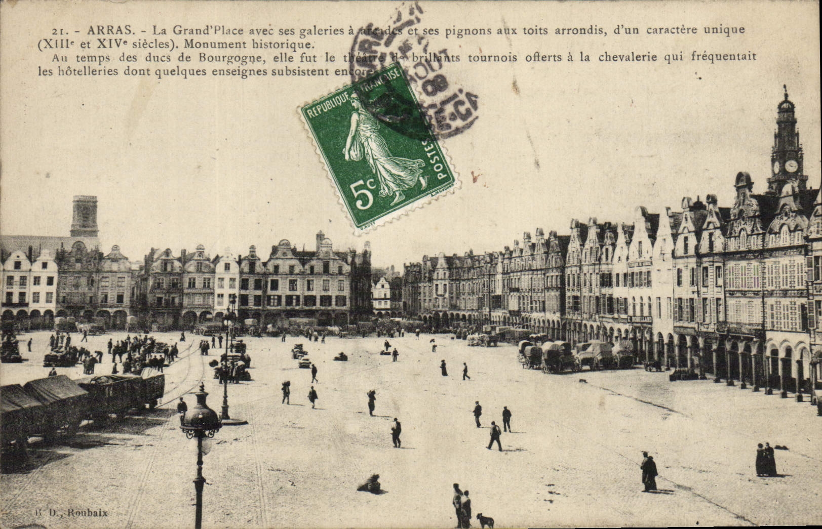 CPA Arras La Grand Place avec ses Galeries Train 