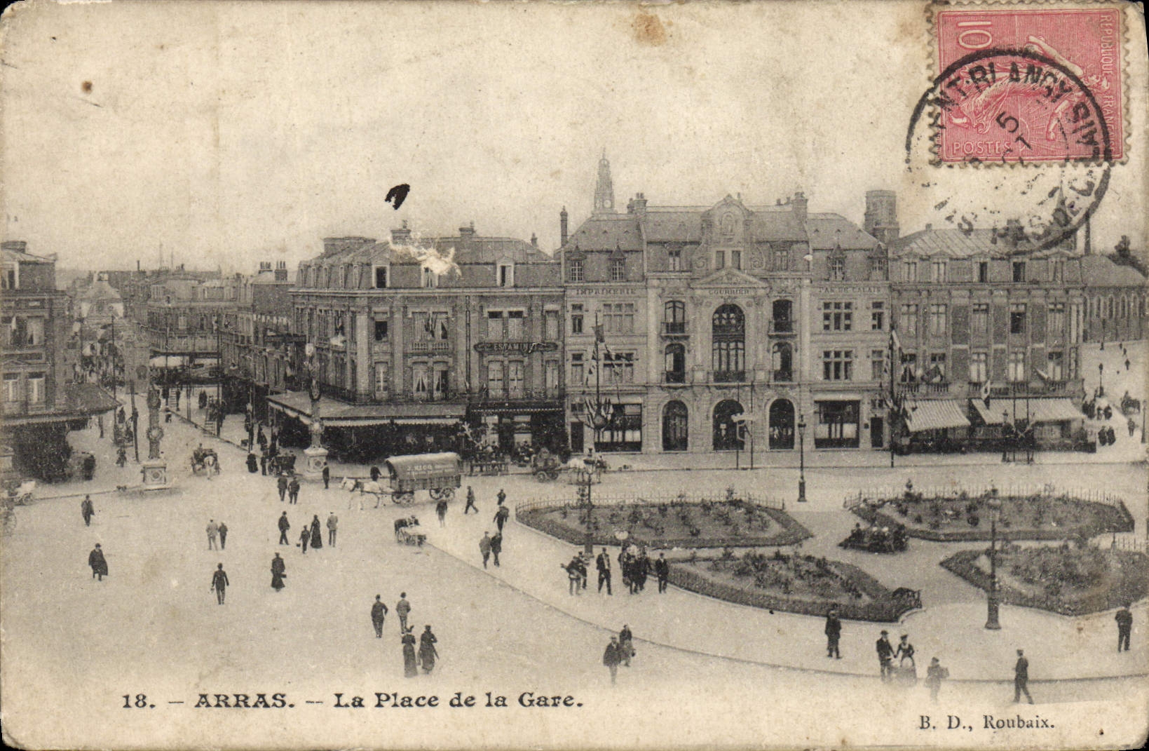 CPA Arras La Place de la Gare