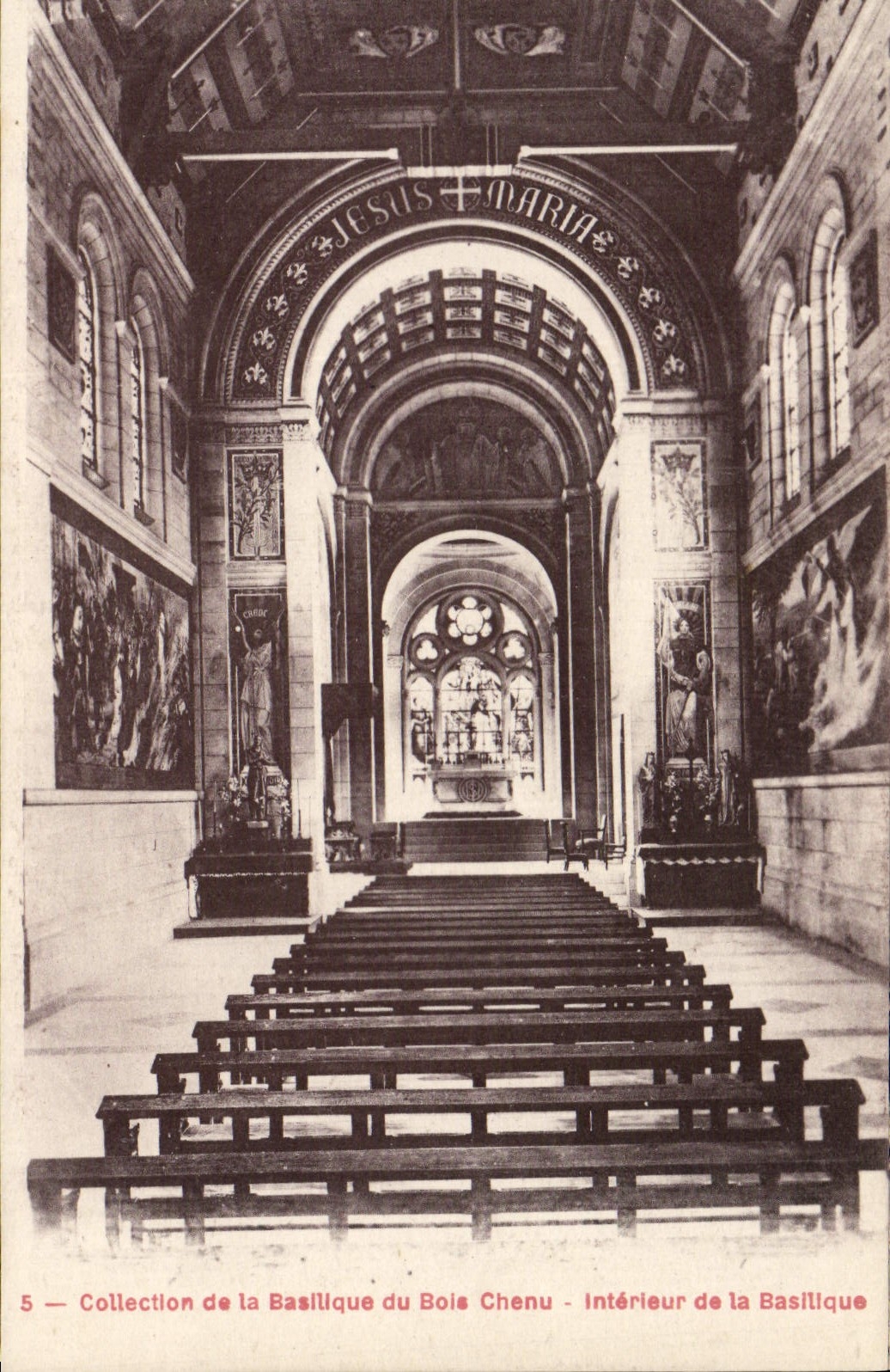 Colección de la POSTAL de la VENDIMIA de la basílica de la madera interior de Chenu del arco del d de Jeanne de la basílica