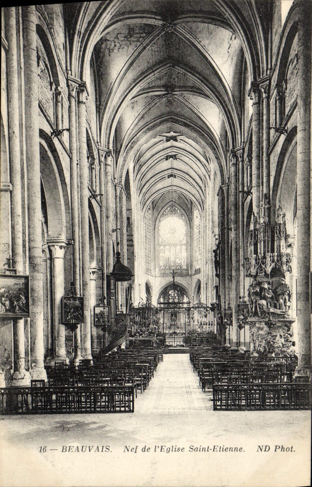 CPA Beauvais Nef de l'Eglise Saint Etienne