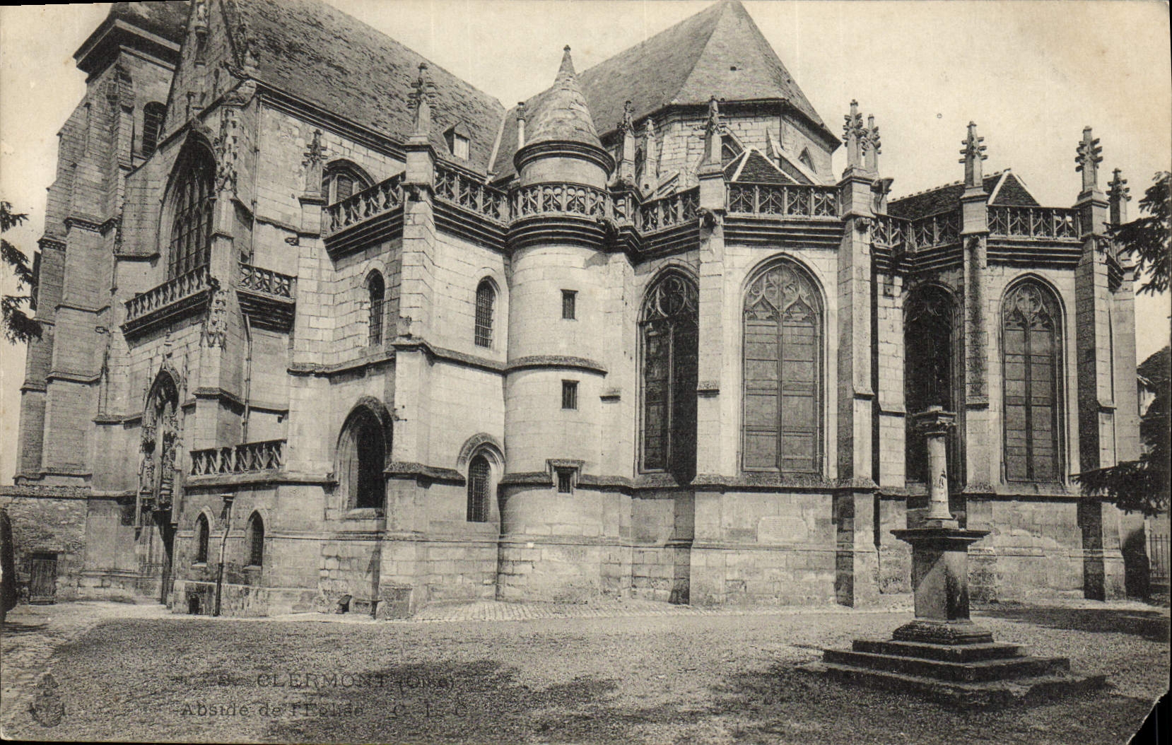 VINTAGE POSTCARD Clermont Apse of the church