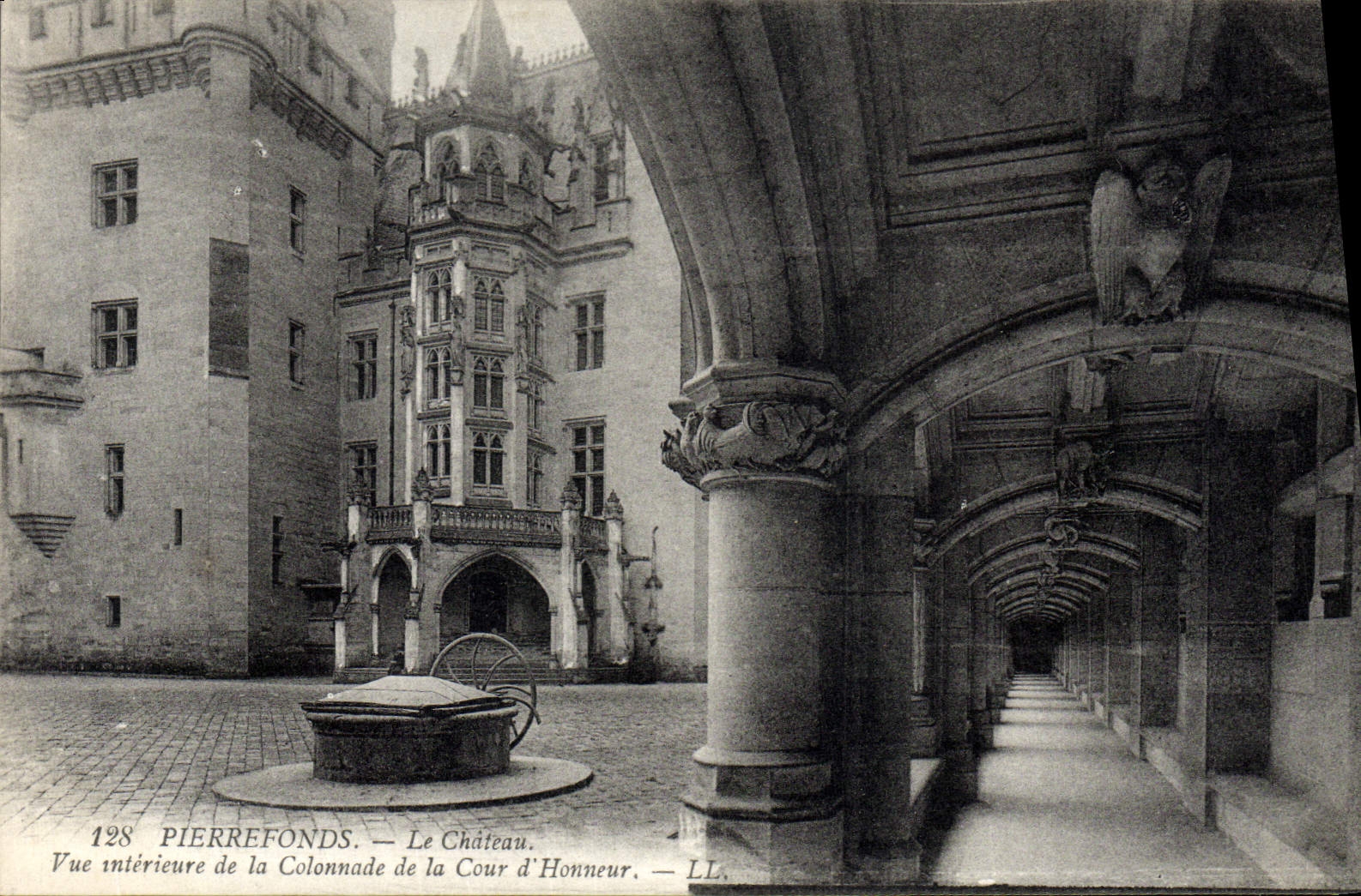 VINTAGE POSTCARD Pierrefonds the Castle Seen Interior of the Colonnade of the Main courtyard