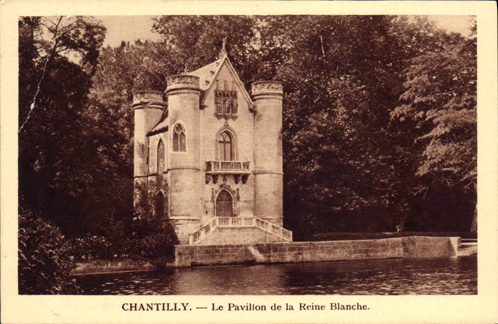 CPA Chantilly Le Pavillon de la Reine Blanche