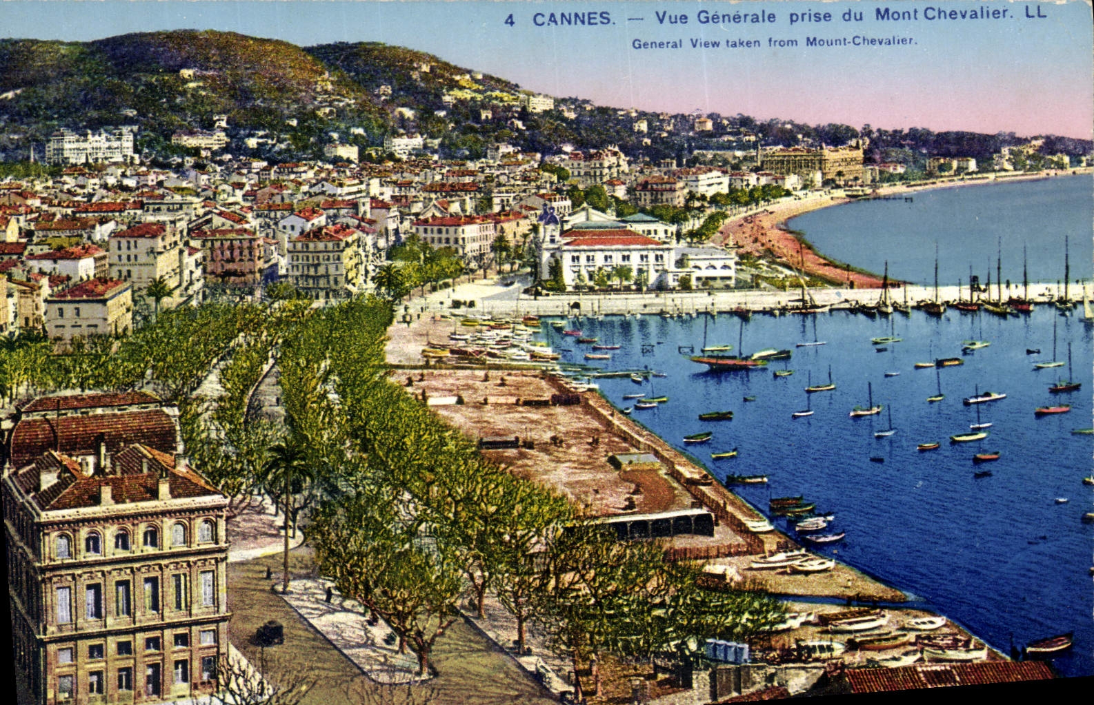 CPA Cannes Vue Generale Prise du Mont Chevalier Bateaux