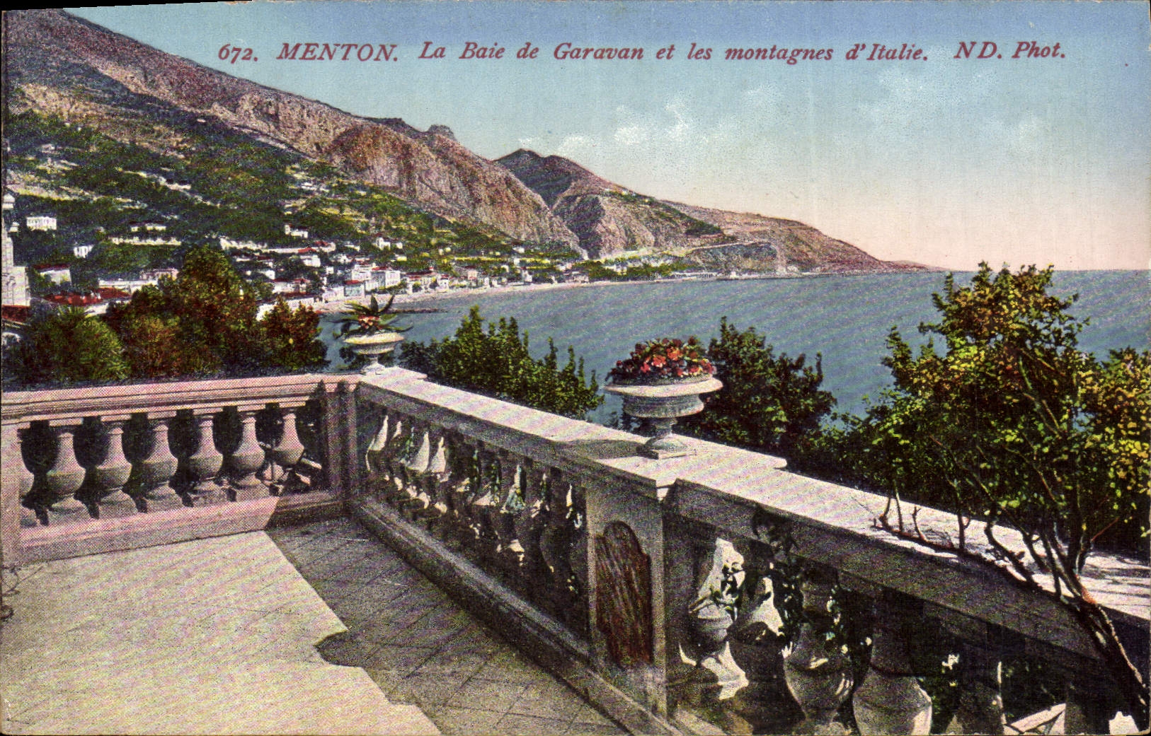 CPA Menton La Baie de Garavan et les Montagnes d'Italie