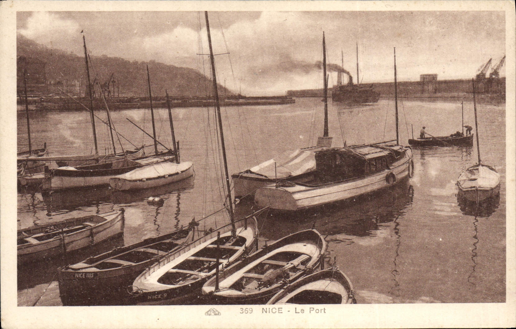 CPA Nice Le Port Bateaux