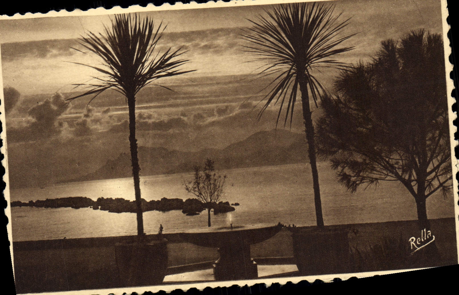 VINTAGE POSTCARD Cannes Sunset with the Park Albert 1st