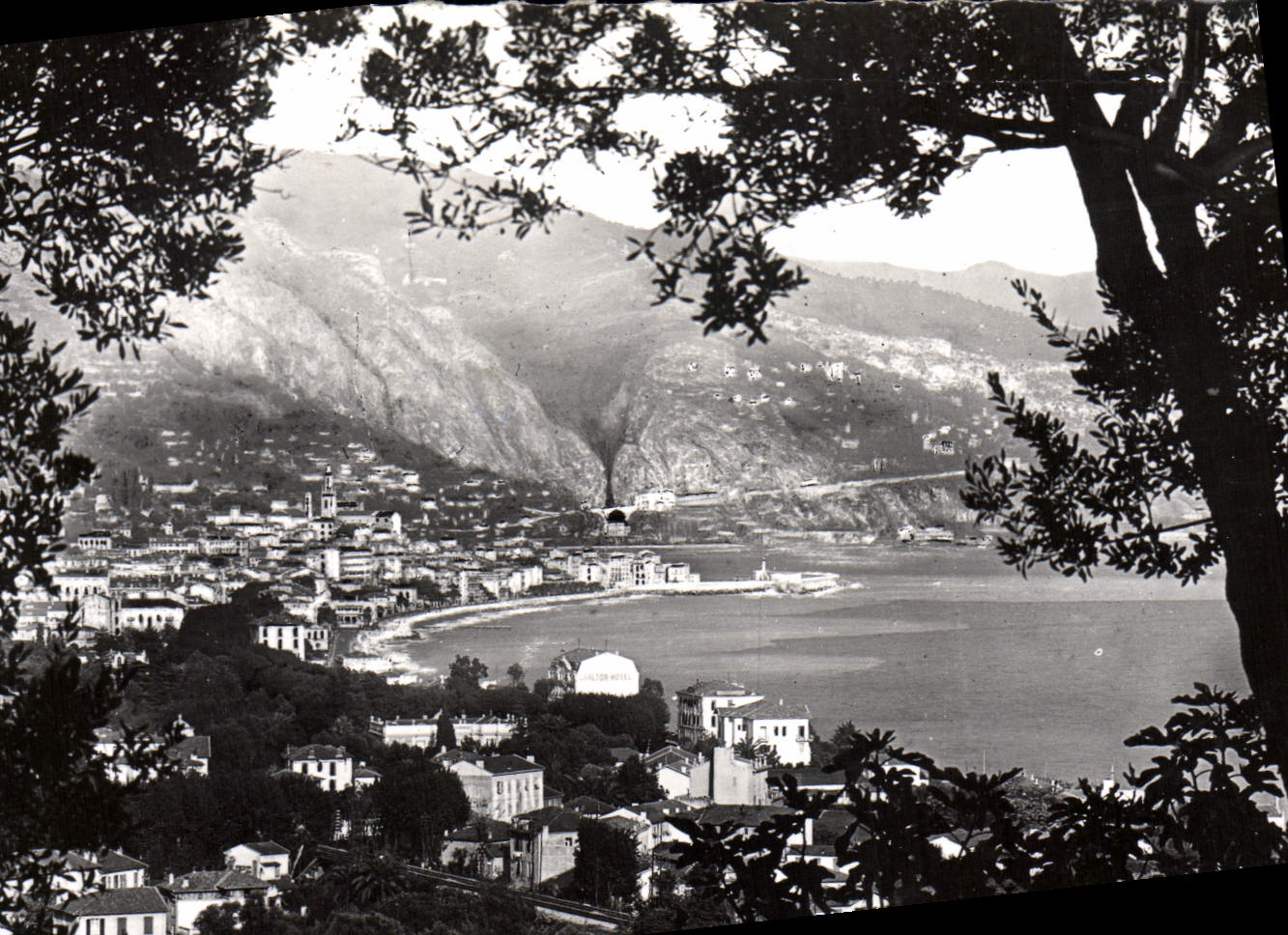 CPM Menton Vue generale vers la frontiere