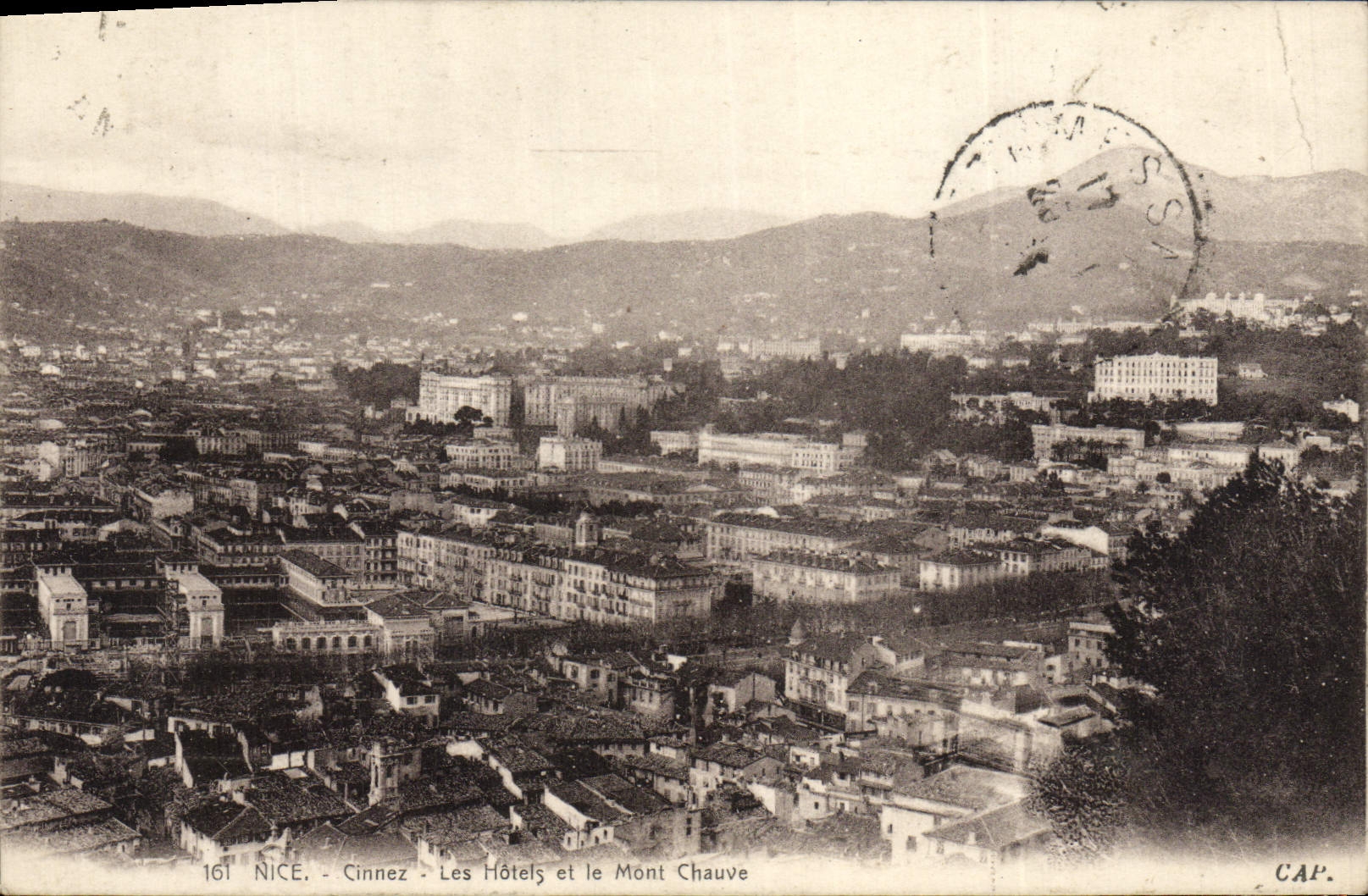 Hoteles de Cinnez de la POSTAL de la VENDIMIA Niza y la persona calva del montaje