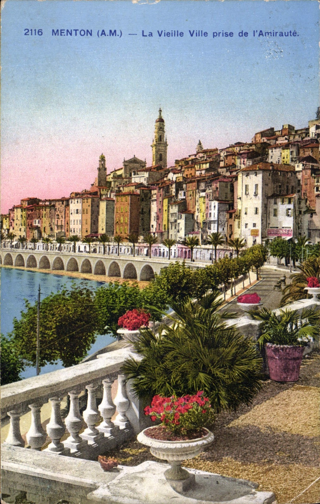 POSTAL de la VENDIMIA Menton la ciudad vieja tomada del Ministerio de marina
