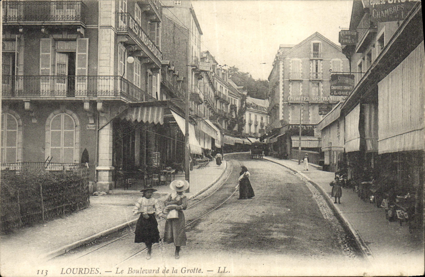 VINTAGE POSTCARD Heavy Bouievard of the Cave