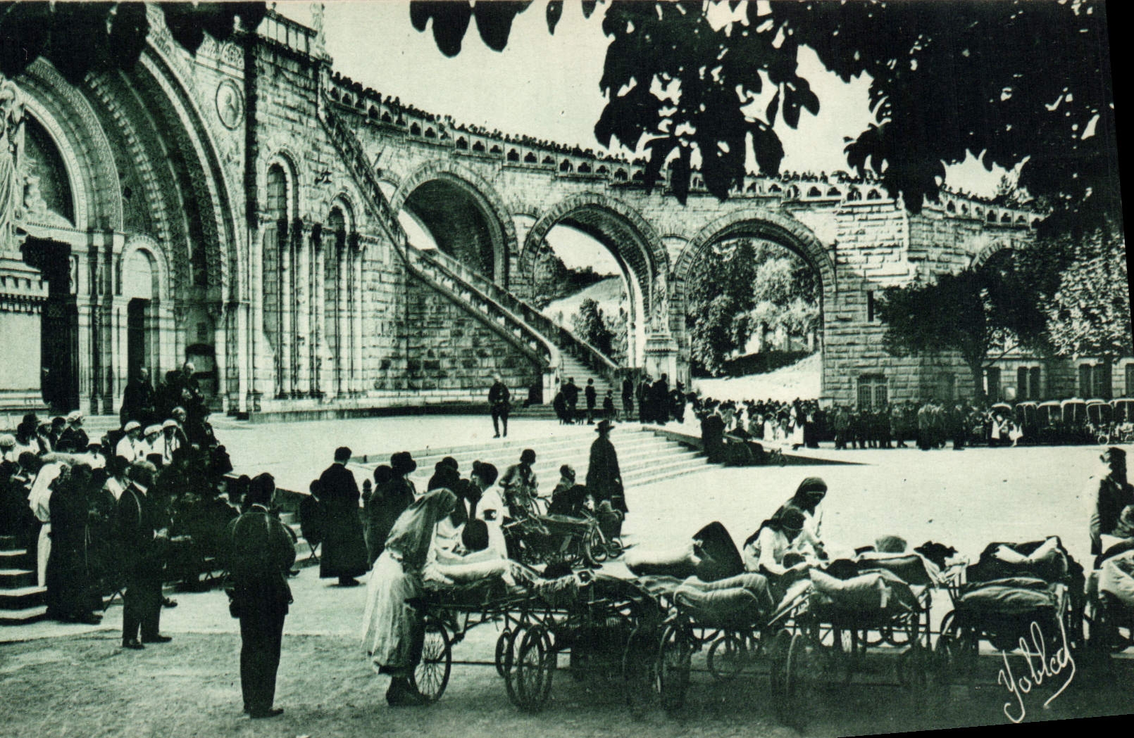 VINTAGE POSTCARD Heavy Frontage of the Basilica During the Procession on the esplanade