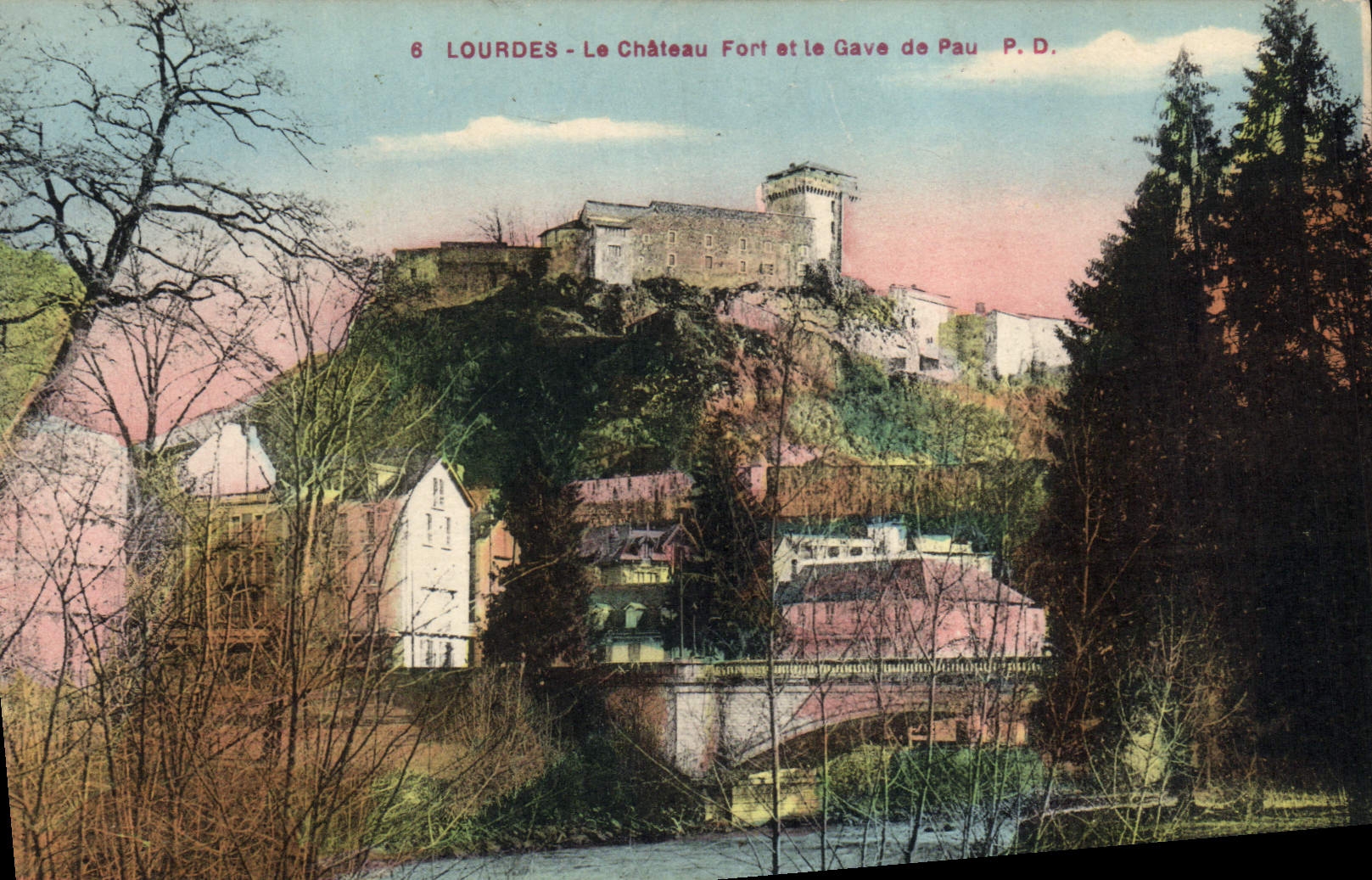 VINTAGE POSTCARD Heavy the strong Castle and Gave of Pau