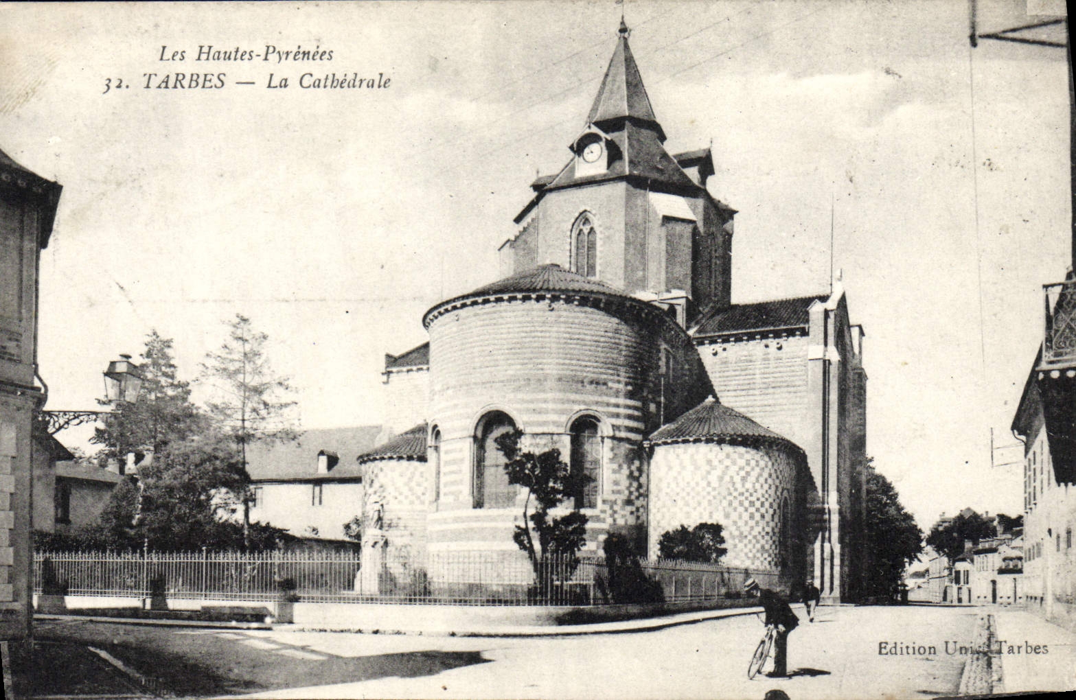 CPA Tarbes La Cathedrale Velo