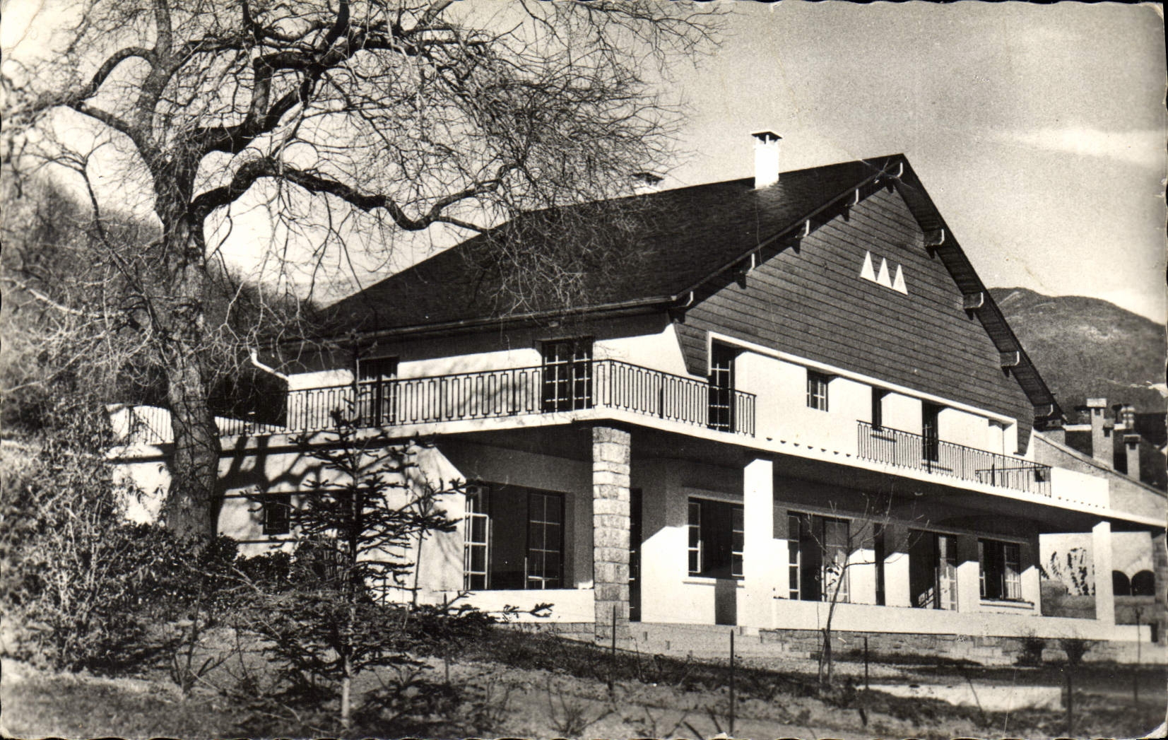 MODERN CARD Argeles Gazost the small ones of the Red Cross