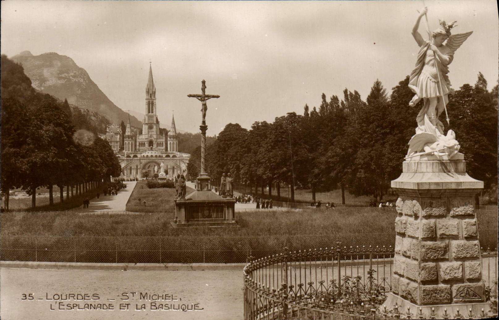 VINTAGE POSTCARD Heavy Saint Michel the Esplanade and the Basilica