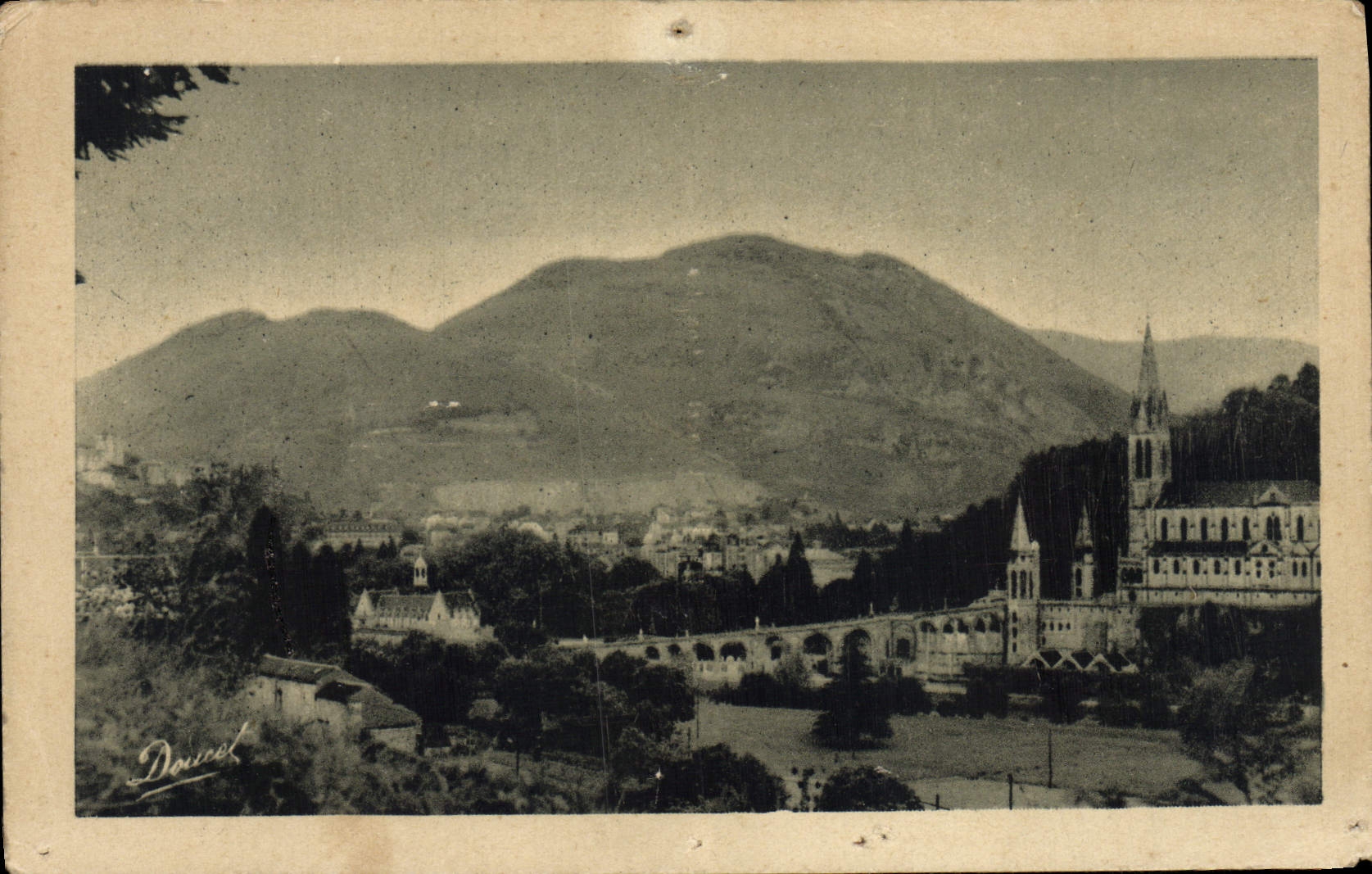 VINTAGE POSTCARD Heavy View and Peak of Jer