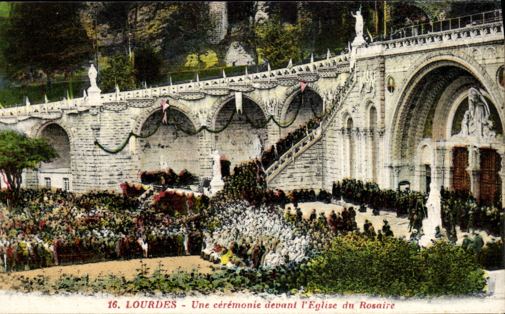 VINTAGE POSTCARD Heavy a Ceremony in front of the Church of the Rosary