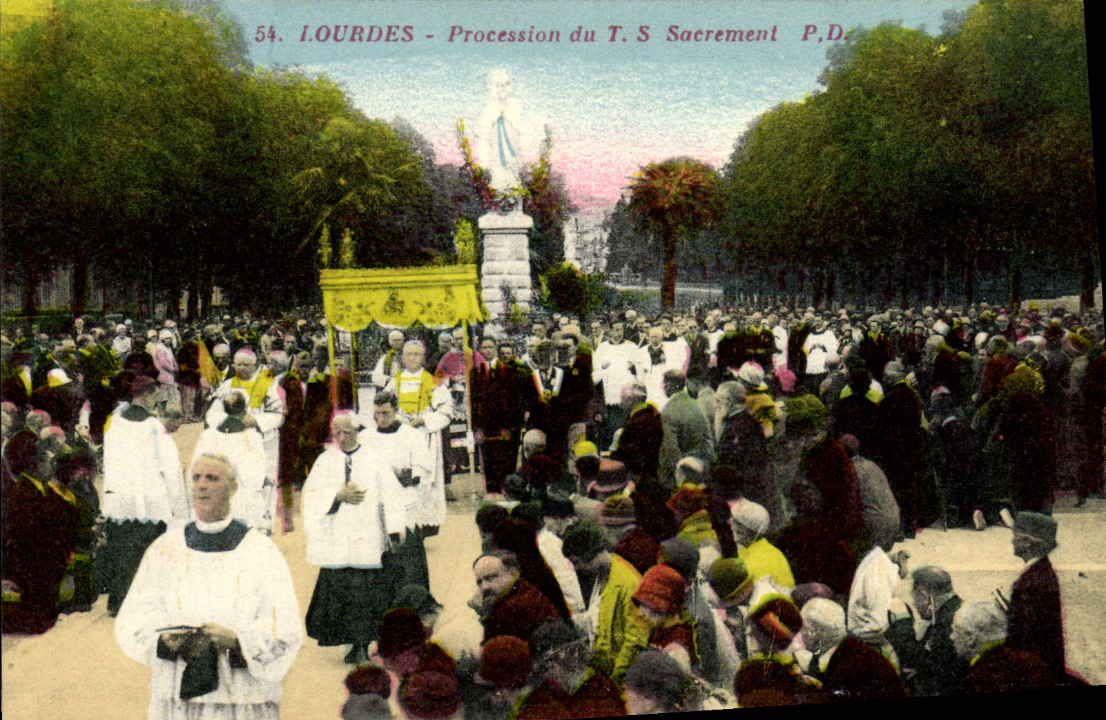 VINTAGE POSTCARD Heavy Procession of the TS Sacrement