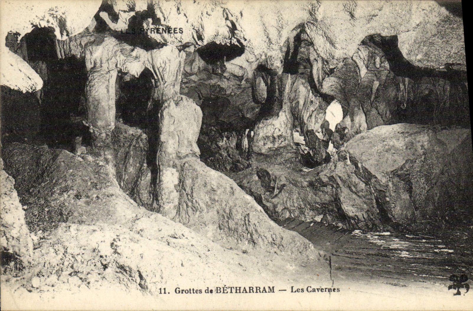 VINTAGE POSTCARD Caves of Betharram Caves
