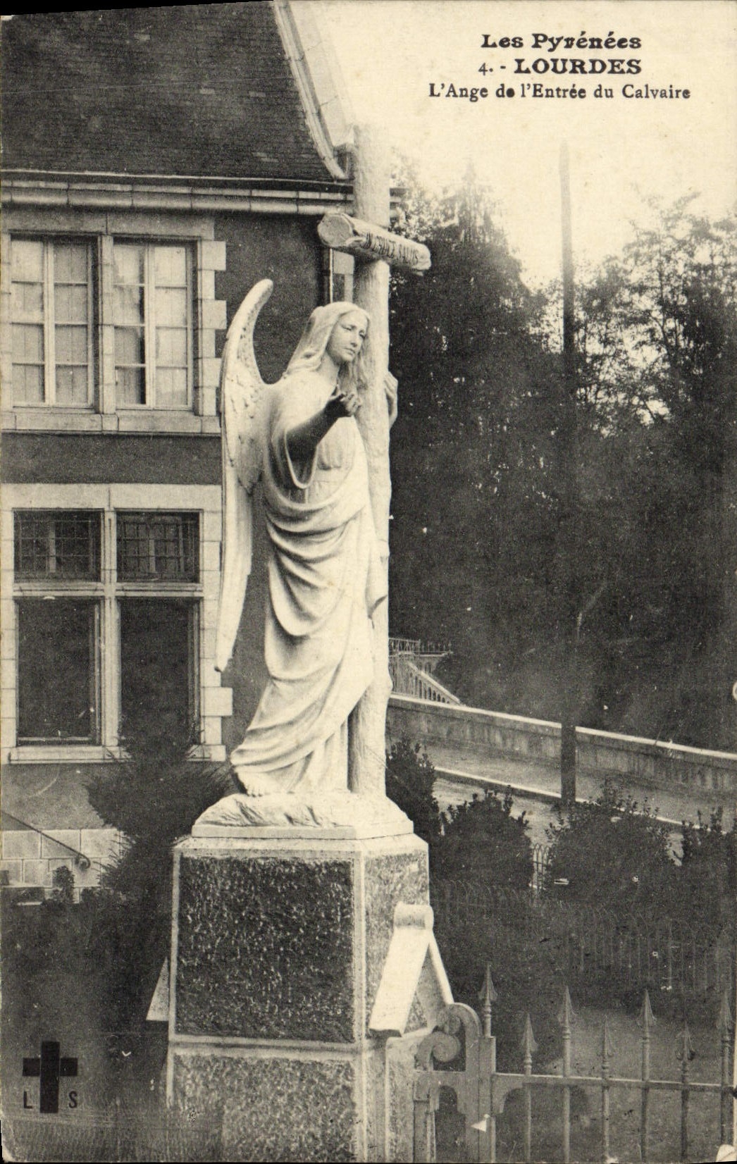 VINTAGE POSTCARD Heavy the Angel of the Entry of the Martyrdom