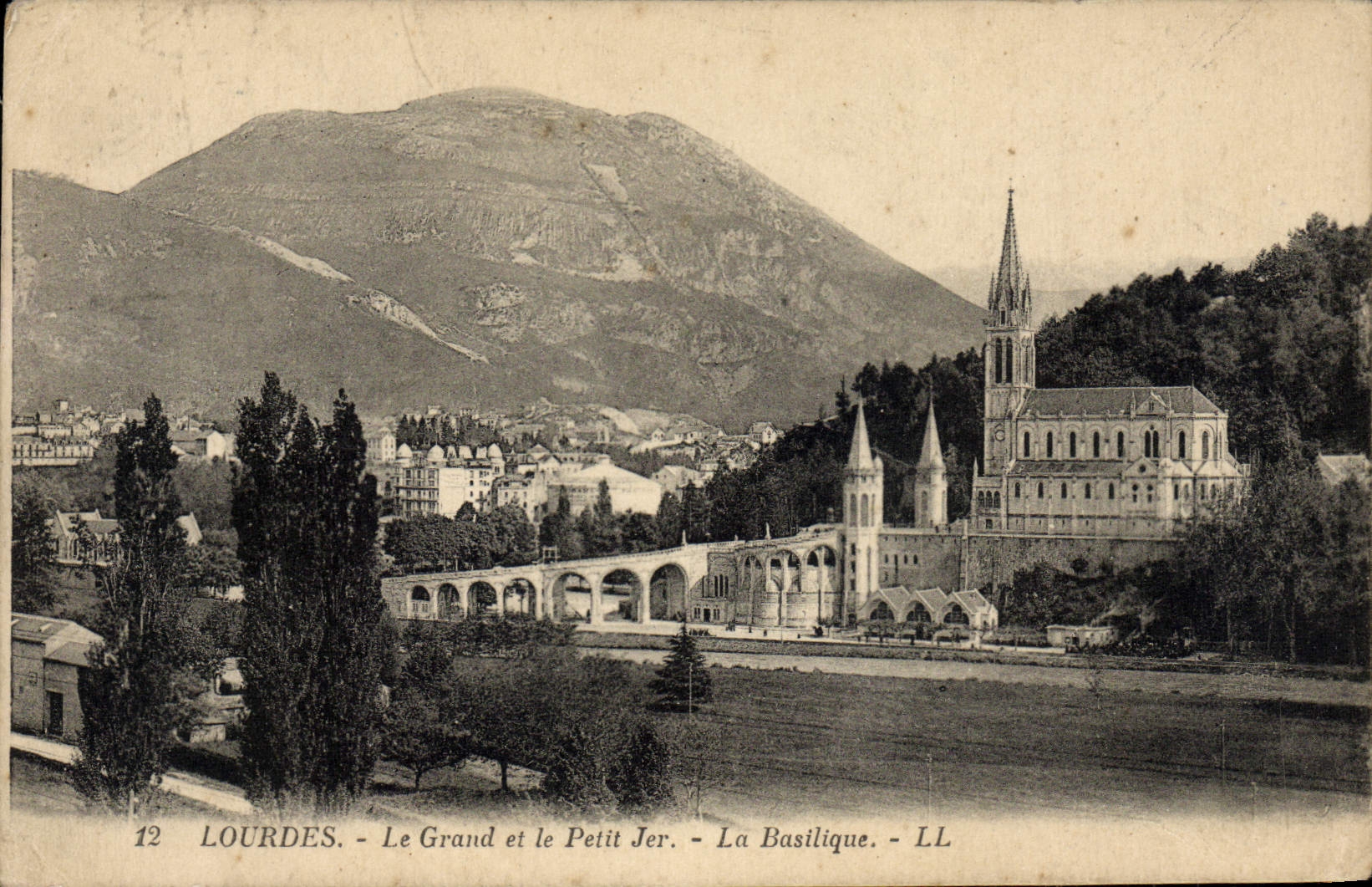 VINTAGE POSTCARD Heavy the Large one and Small Jer the Basilica