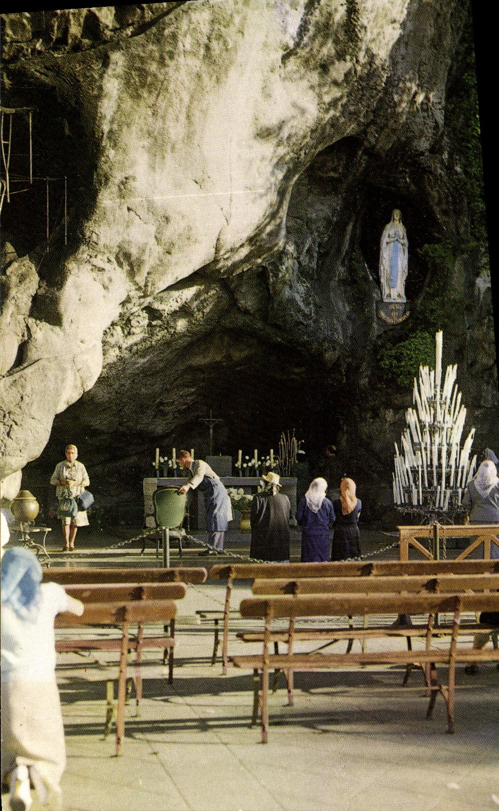 MODERN CARD Heavy the Cave