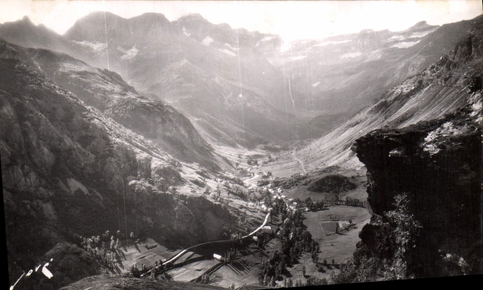 MODERN CARD Gavarnie the circus and the village