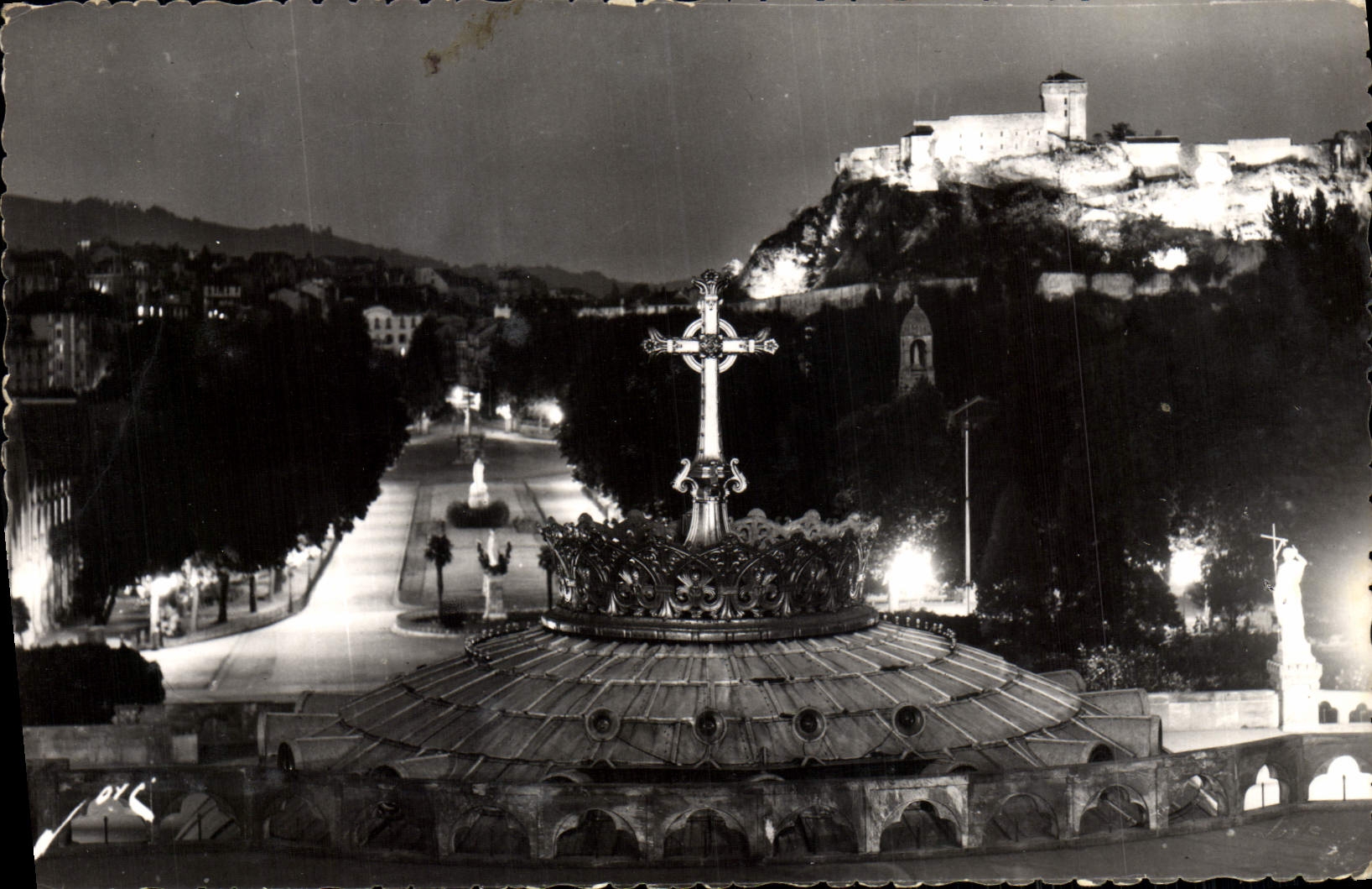 MODERN CARD Heavy the Esplanade and the Castle