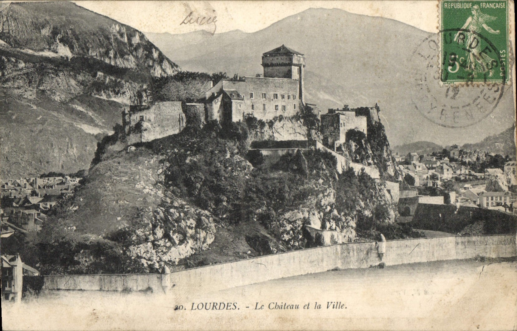 VINTAGE POSTCARD Heavy the Castle and the City