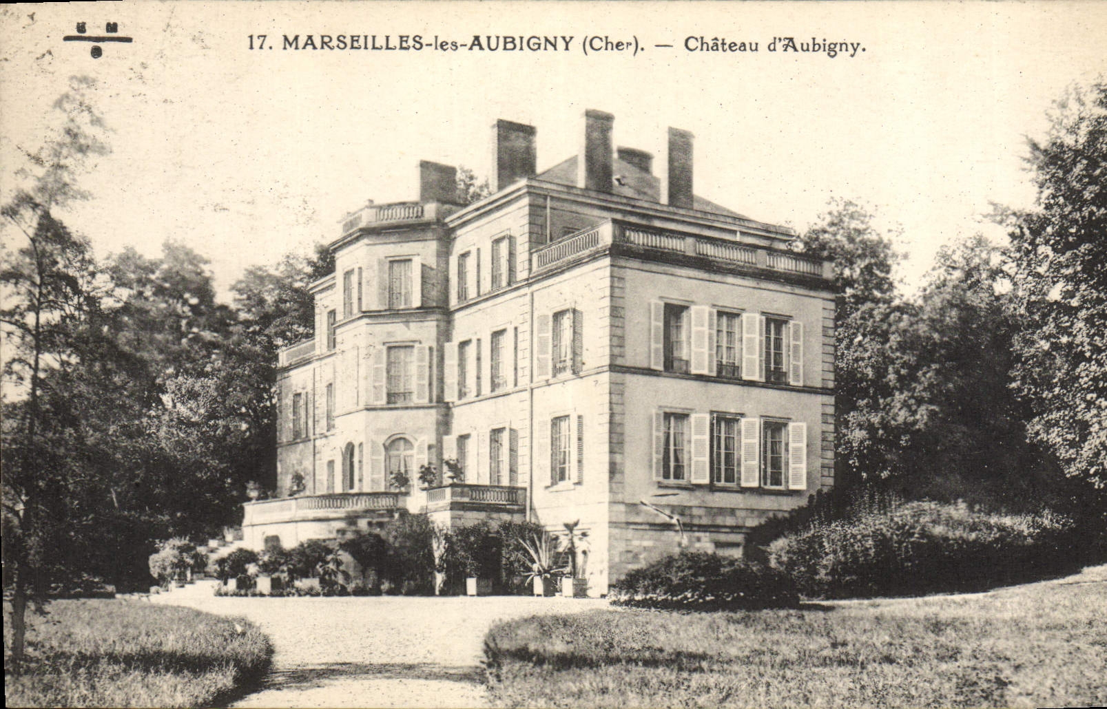 VINTAGE POSTCARD Marselles Aubigny Castle of Aubigny