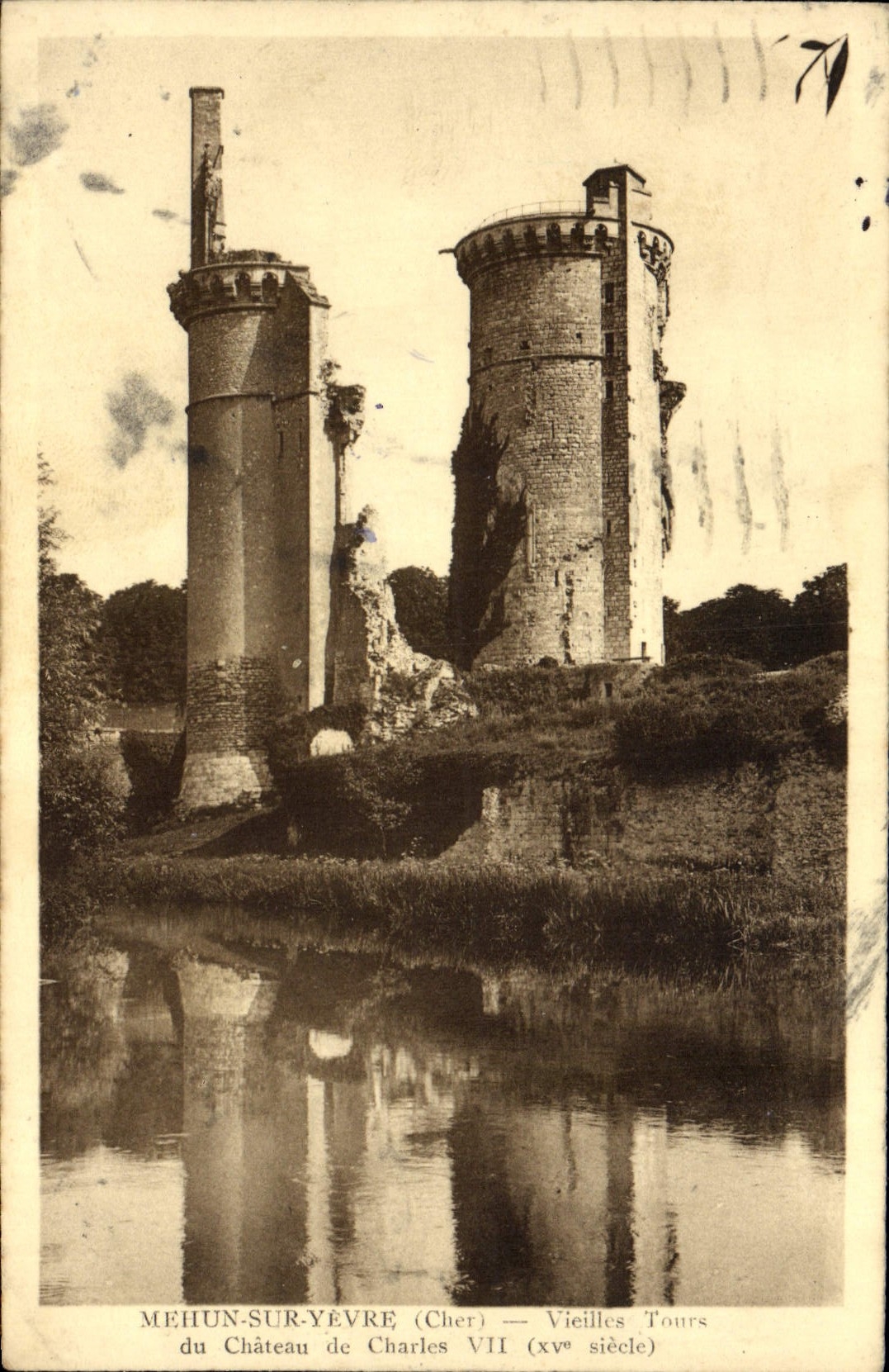 VINTAGE POSTCARD Mehun On Yevre Old women Tours of the castle of Charles VII