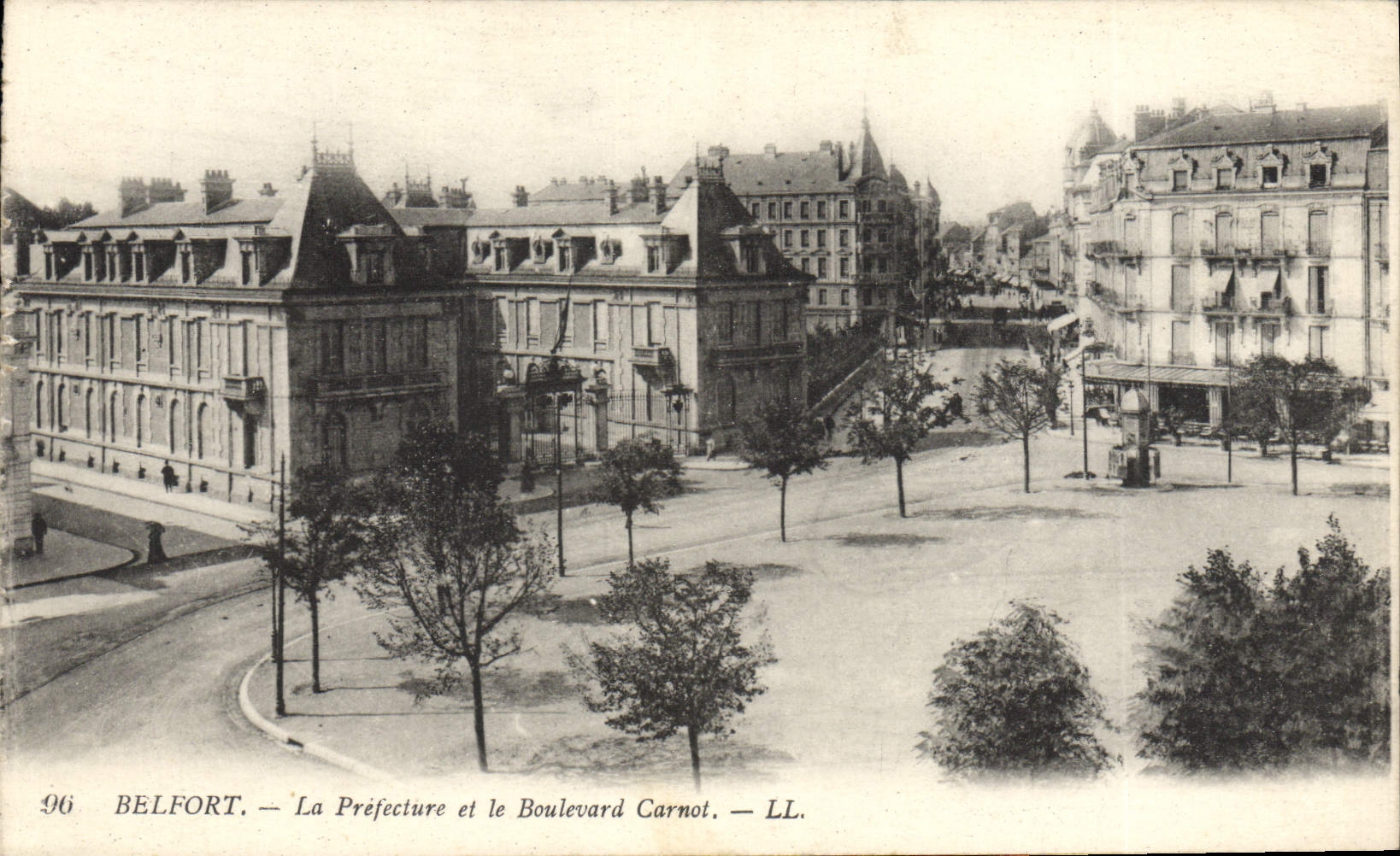CPA Belfort Le Prefecture et la Boulevard Carnot