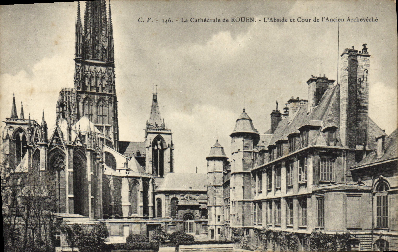 CPA Rouen Cathedrale de L'Abside et Cour de l'ancien archeveche
