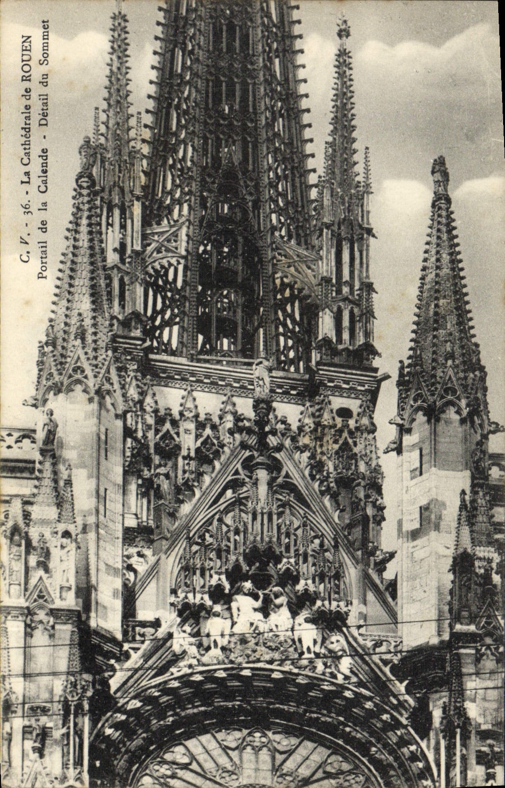 CPA Rouen Cathedrale portail de la Calende Detail du sommet