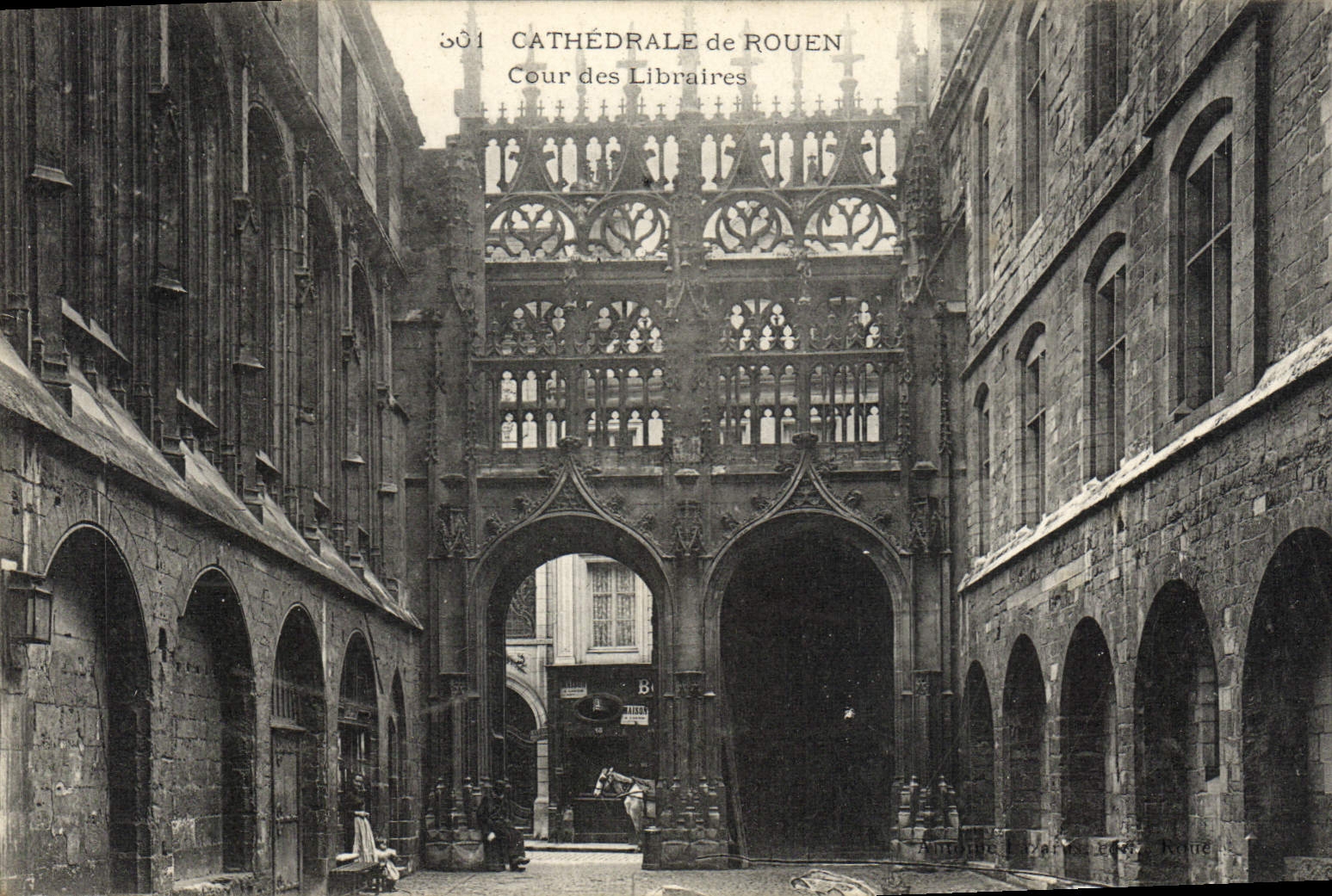 CPA Rouen Cathedrale Cour des libraires