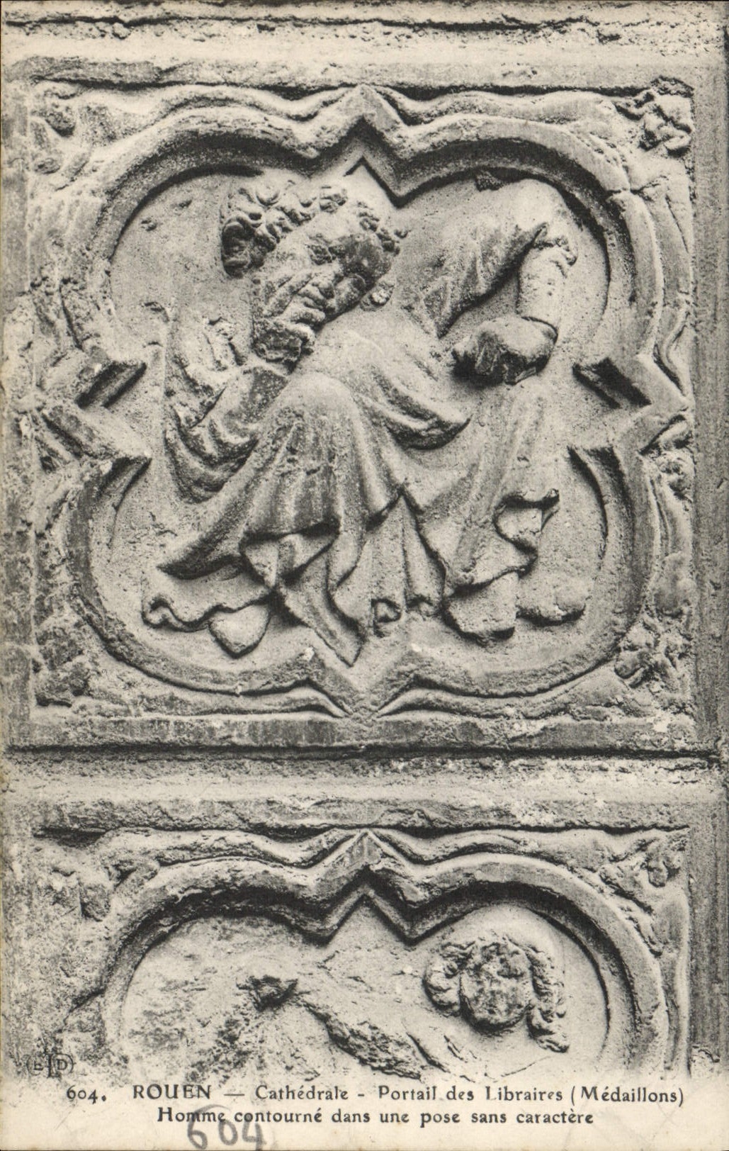 La puerta de Ruán Cathedrale de la POSTAL de la VENDIMIA del hombre de los libreros evita en una instalación sin carácter