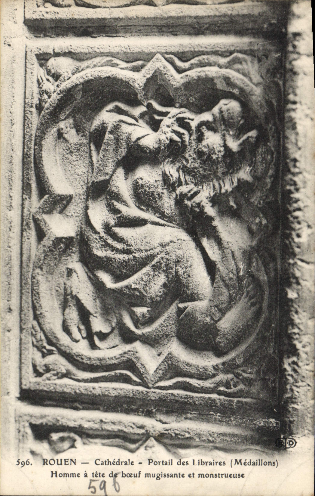 CPA Rouen Cathedrale Portail des Libraires Medaillons Homme a tete de boeuf mugissante et monstrueuse