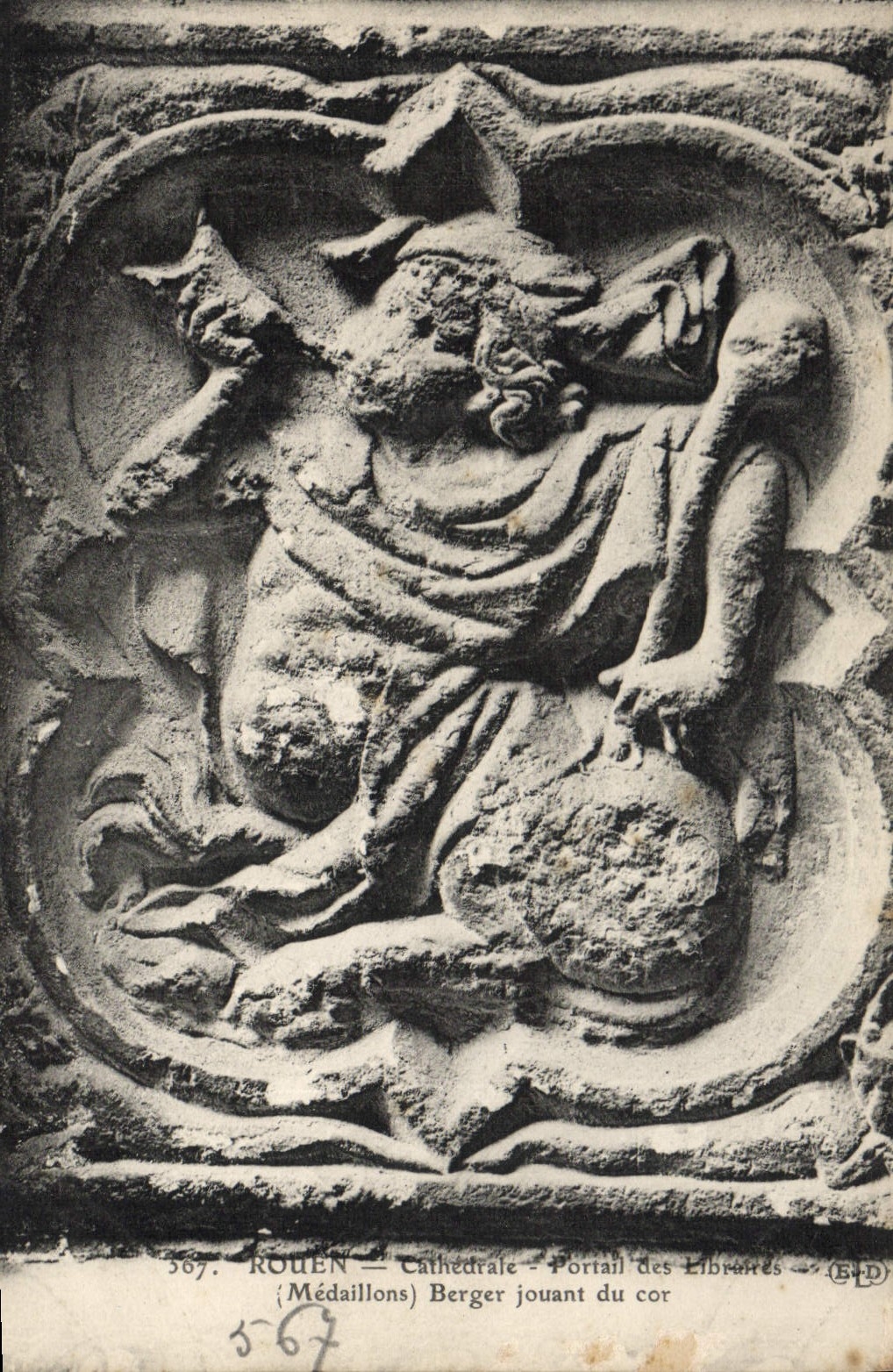 CPA Rouen Cathedrale Portail des Libraires Medaillons Berger jouant du cor