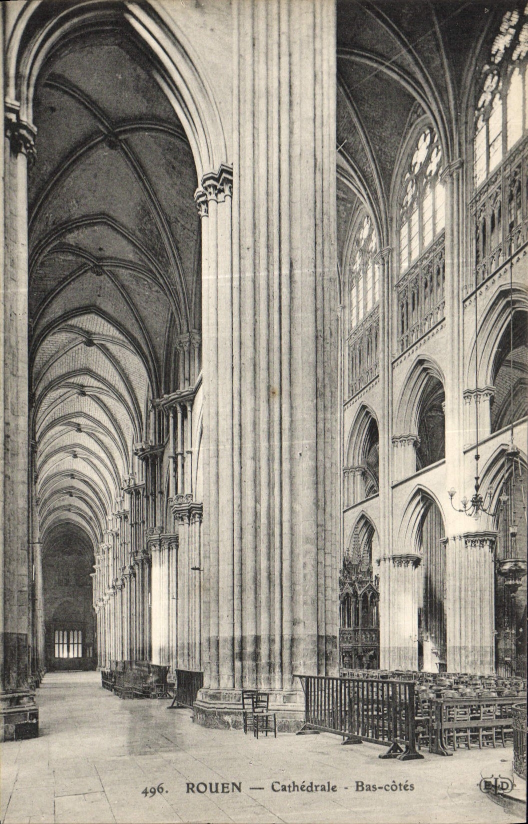 CPA Rouen Cathedrale Bas cotes